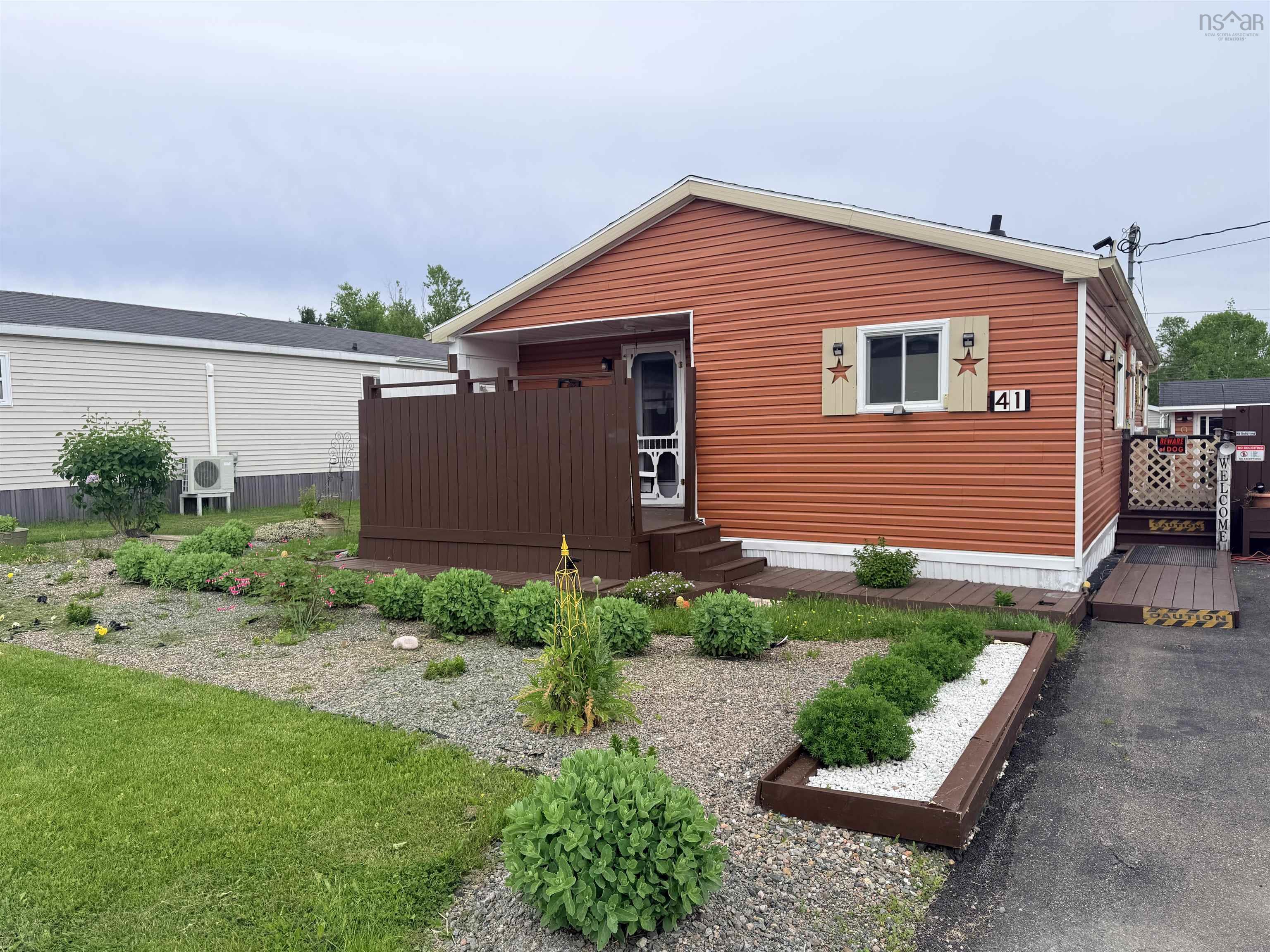$220,000.00: B1L 1C9 41 Third Street, Howie Centre