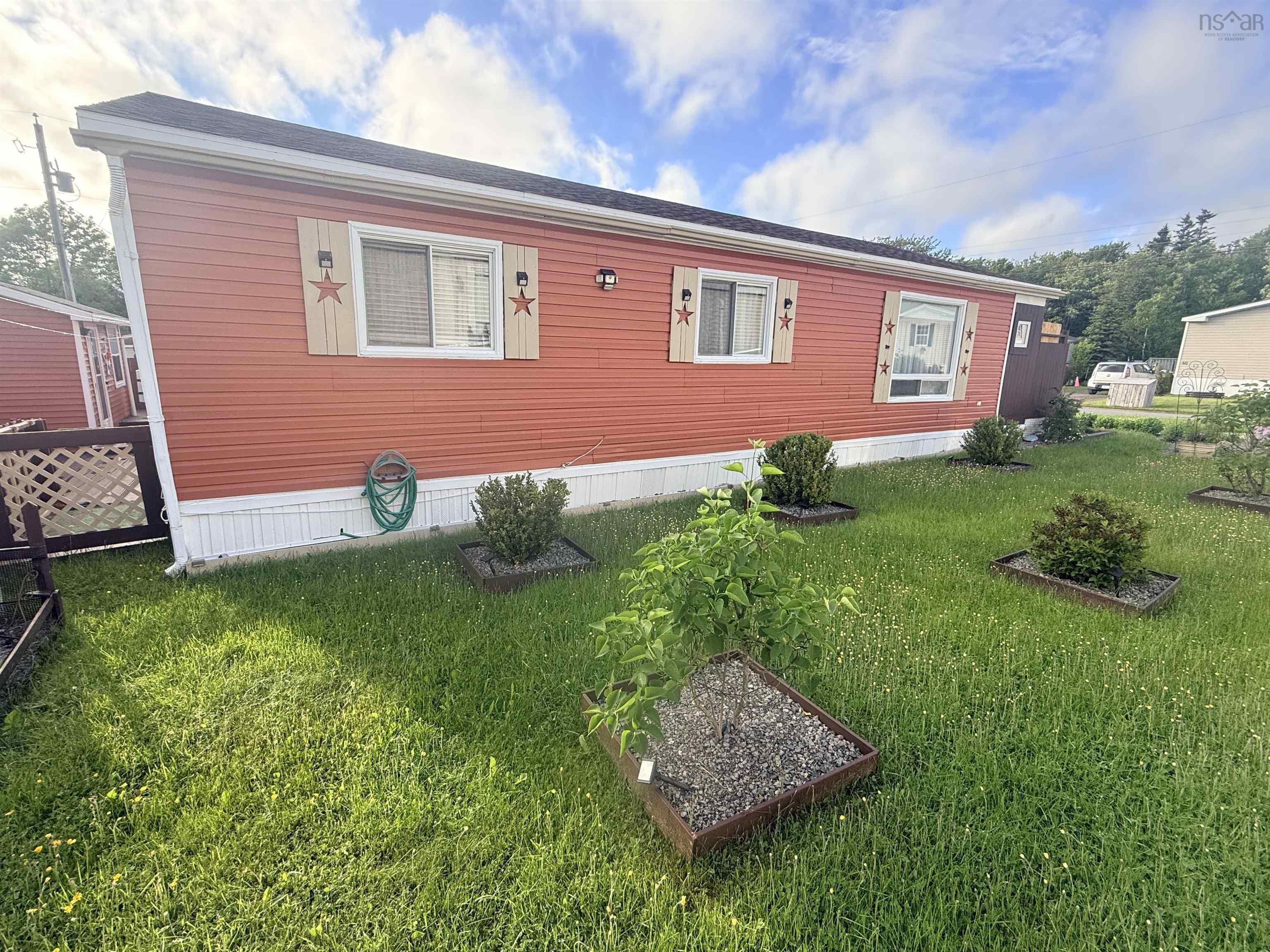 $220,000.00: B1L 1C9 41 Third Street, Howie Centre