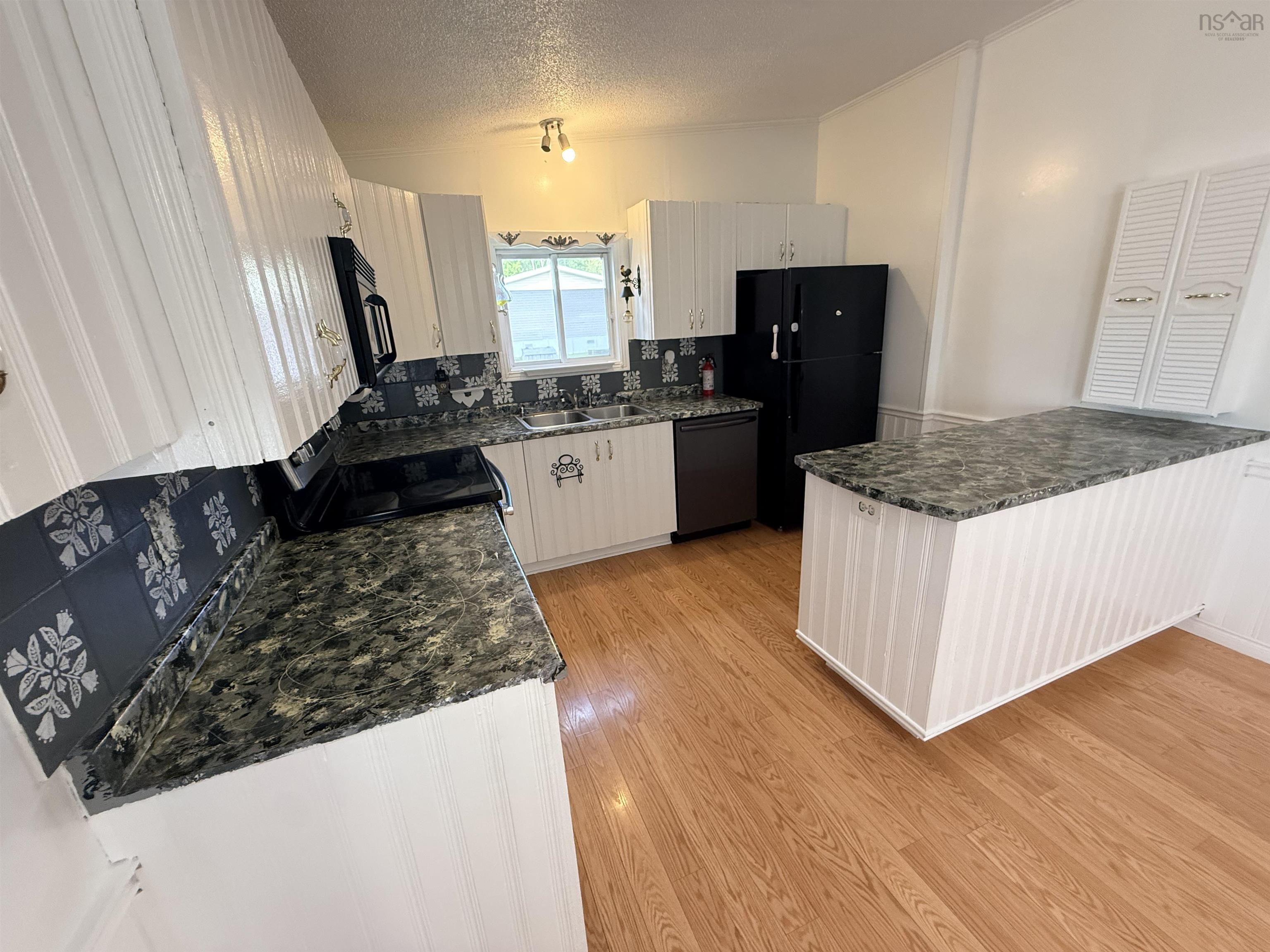 $220,000.00: B1L 1C9 41 Third Street, Howie Centre
