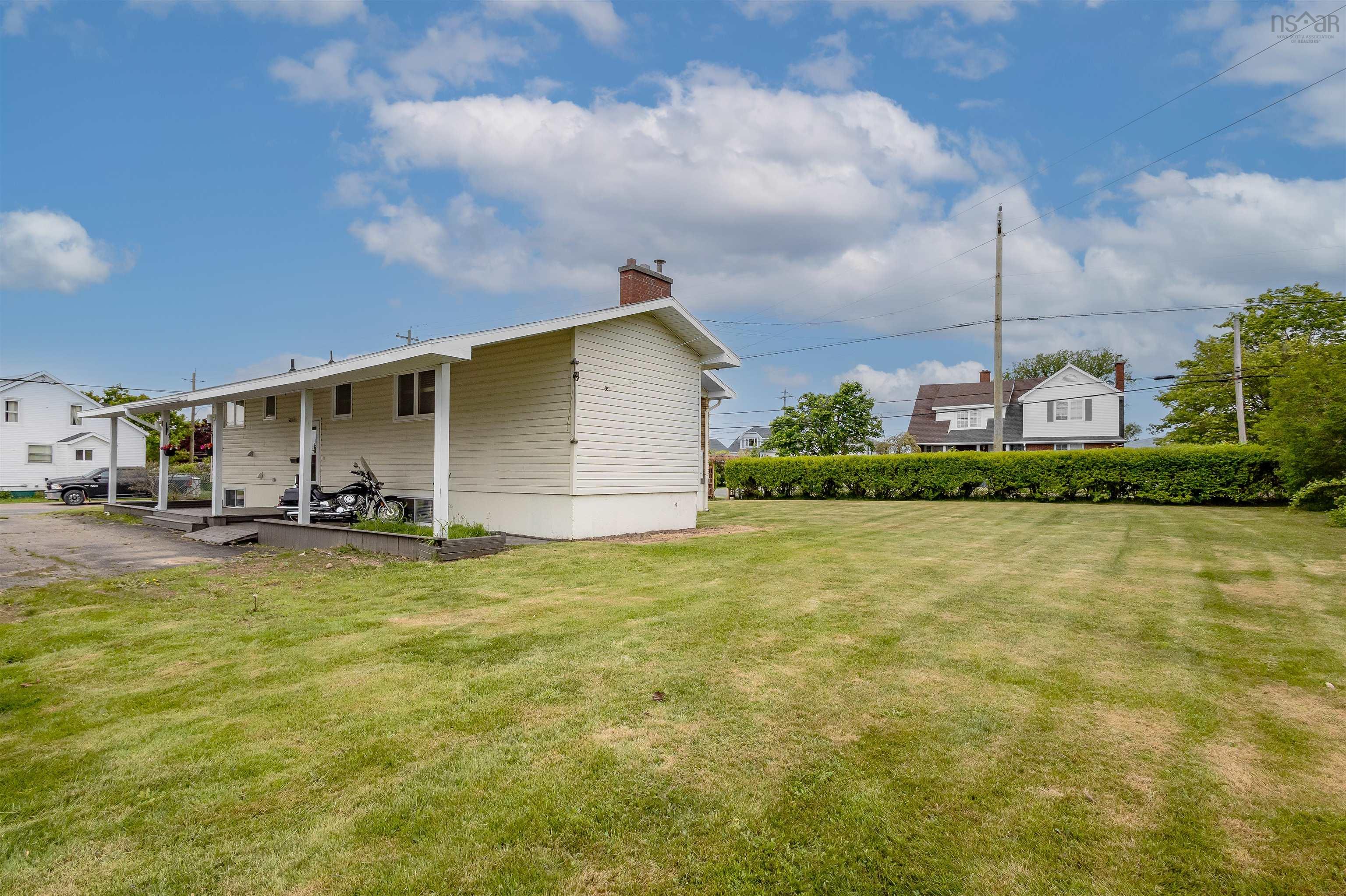 $299,900.00: 112 South Street, Glace Bay