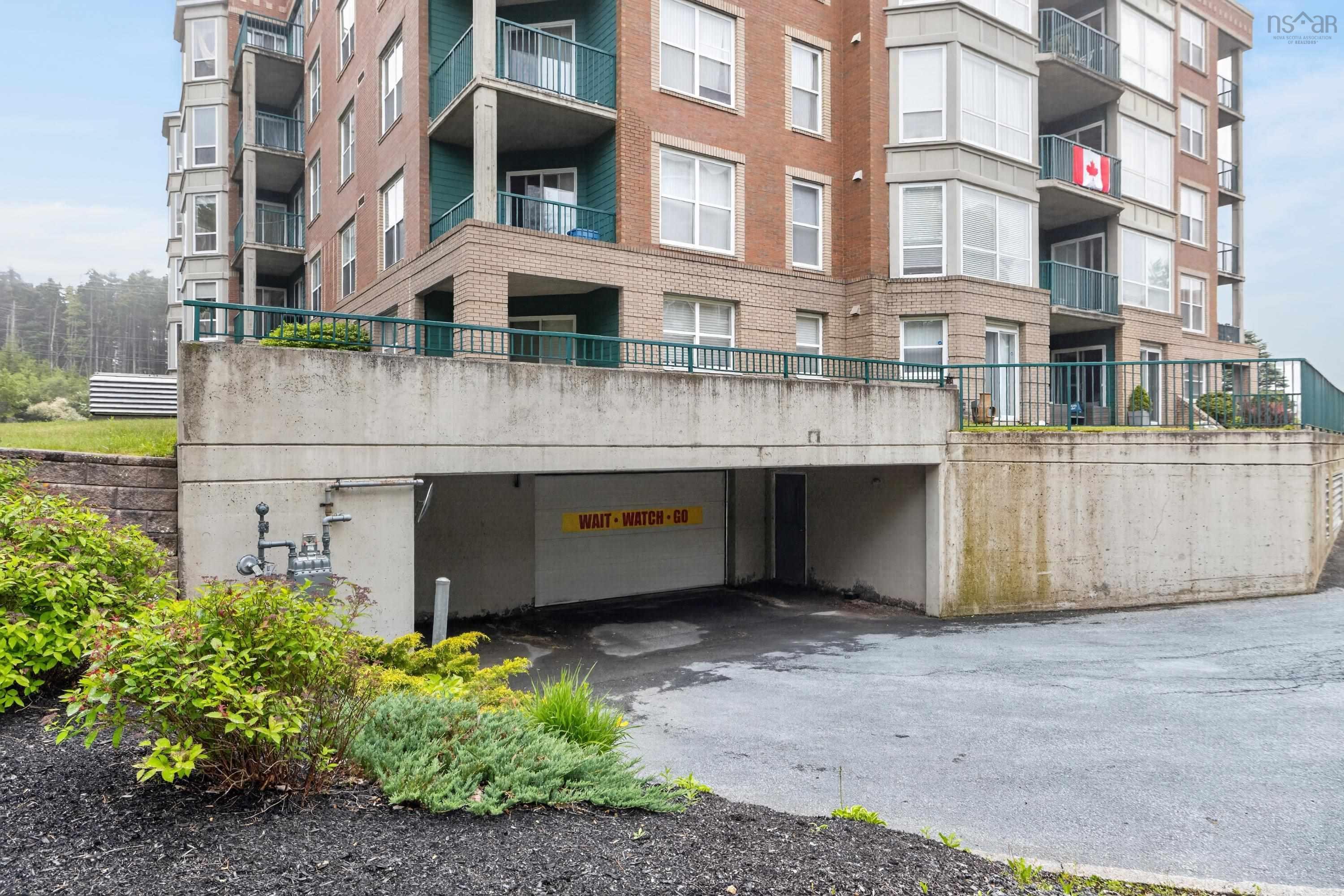 $459,900.00: 304 114 Regency Park Drive, Halifax