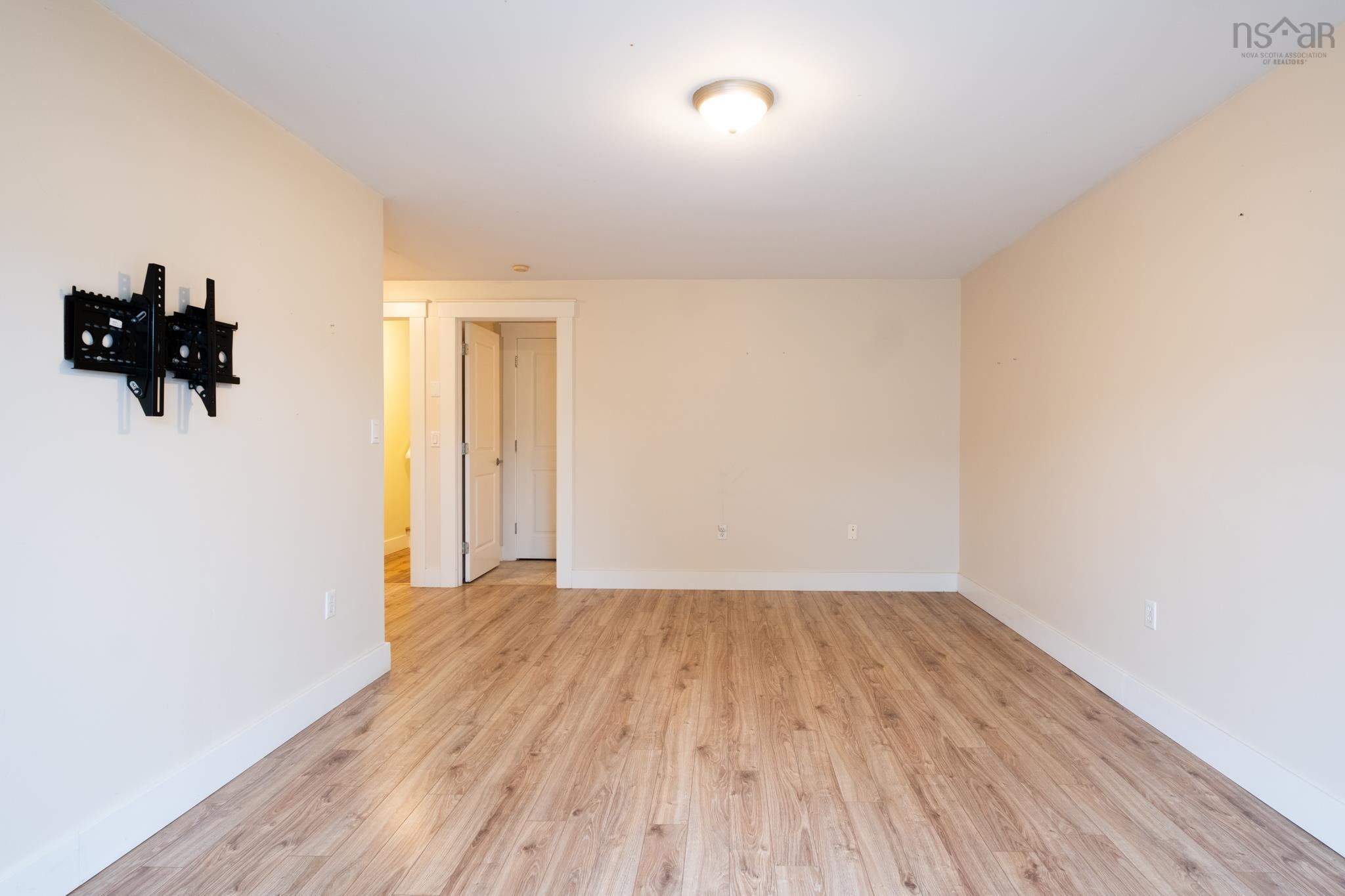 $549,900.00: 12 Narrowleaf Grove, Portland Hills