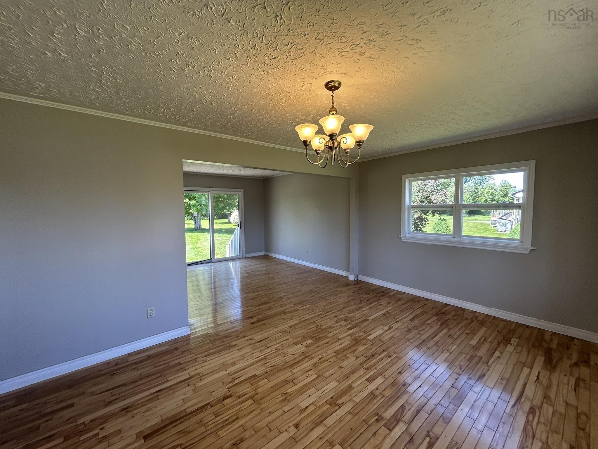 $389,000.00: 826 1 Highway, Mount Denson