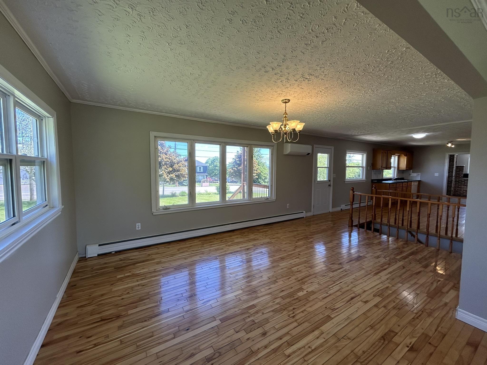 $389,000.00: 826 1 Highway, Mount Denson