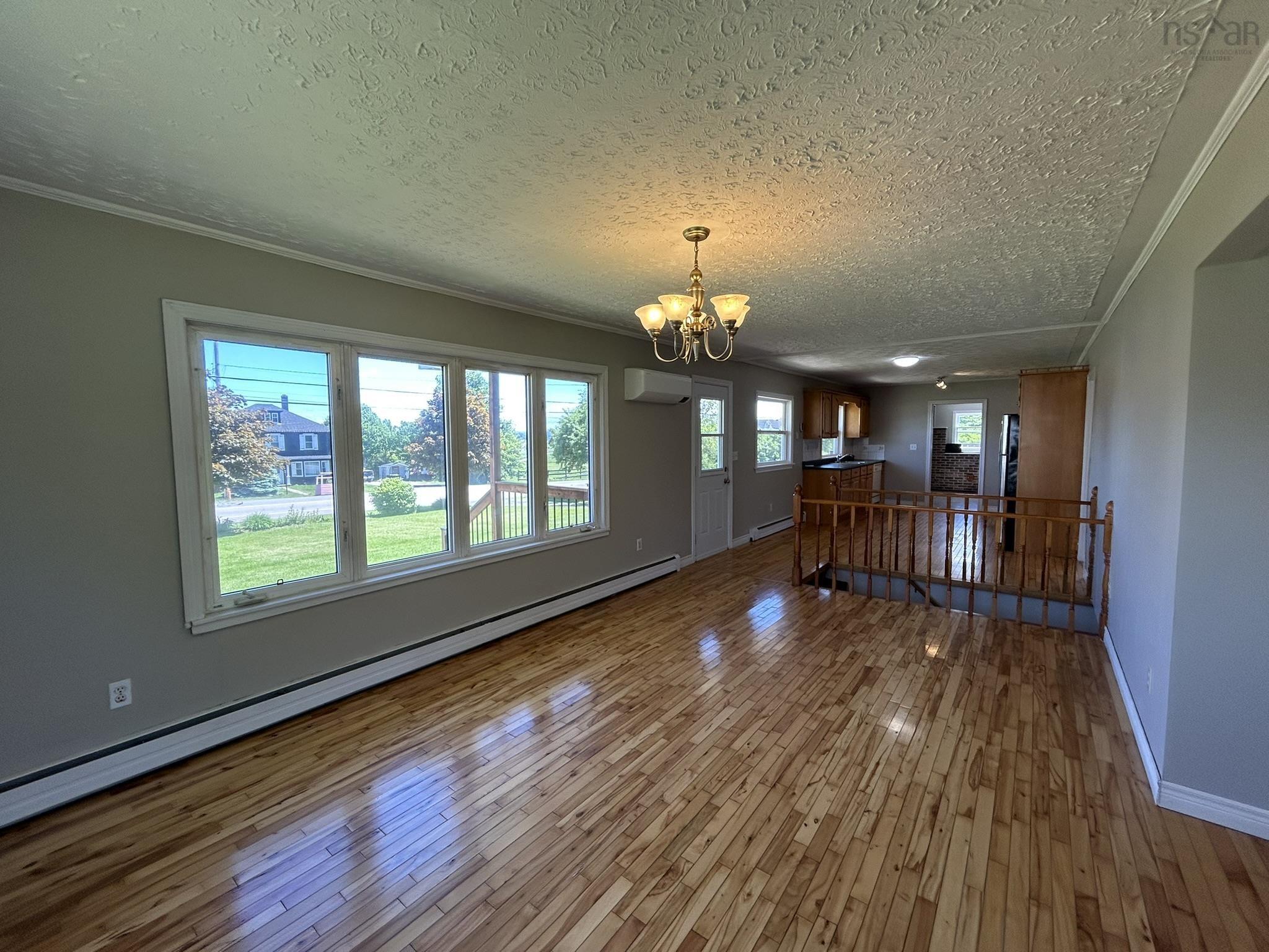 $389,000.00: 826 1 Highway, Mount Denson