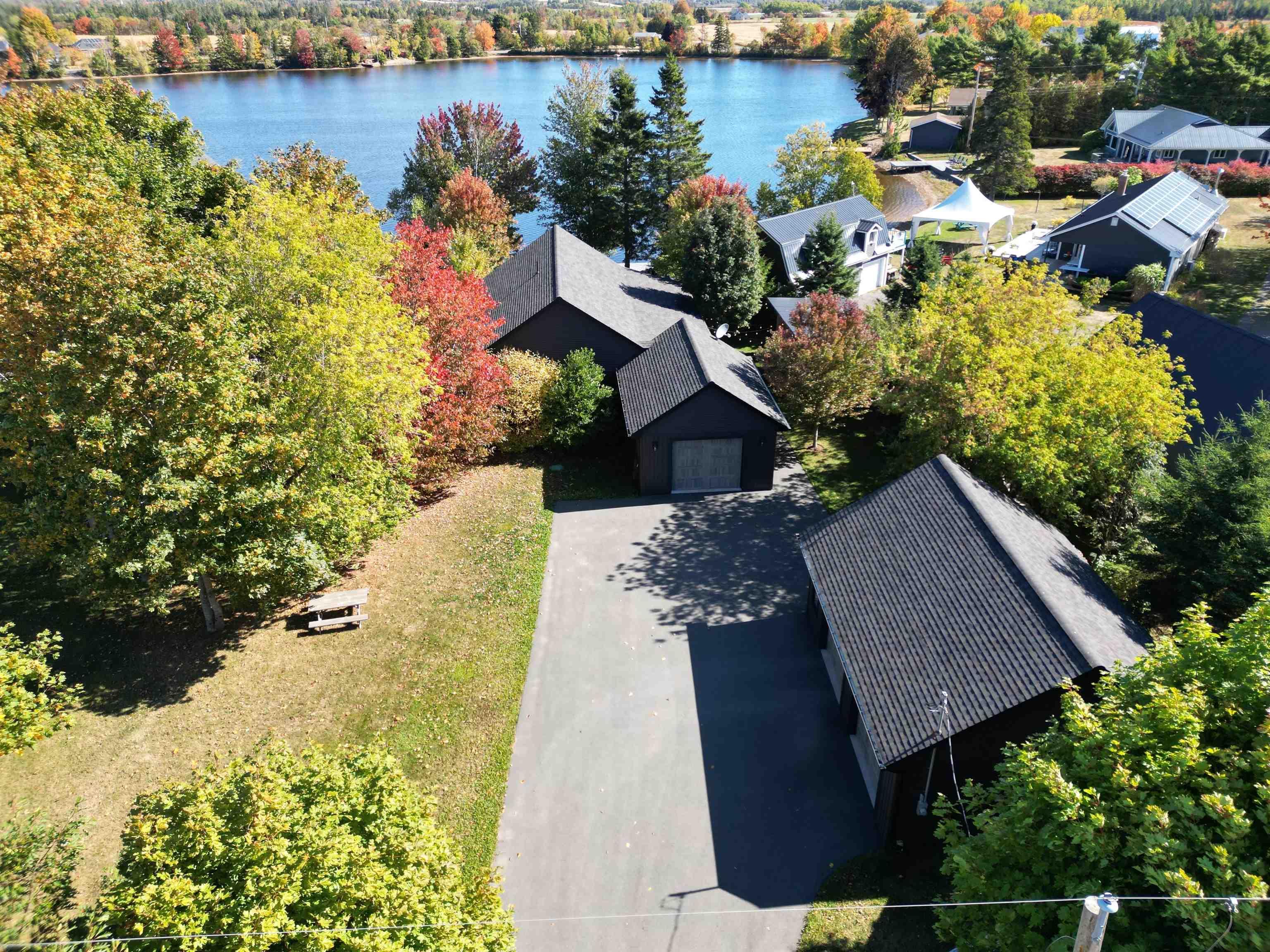 $899,000.00: 100 Lake Shore Drive, Little Dyke