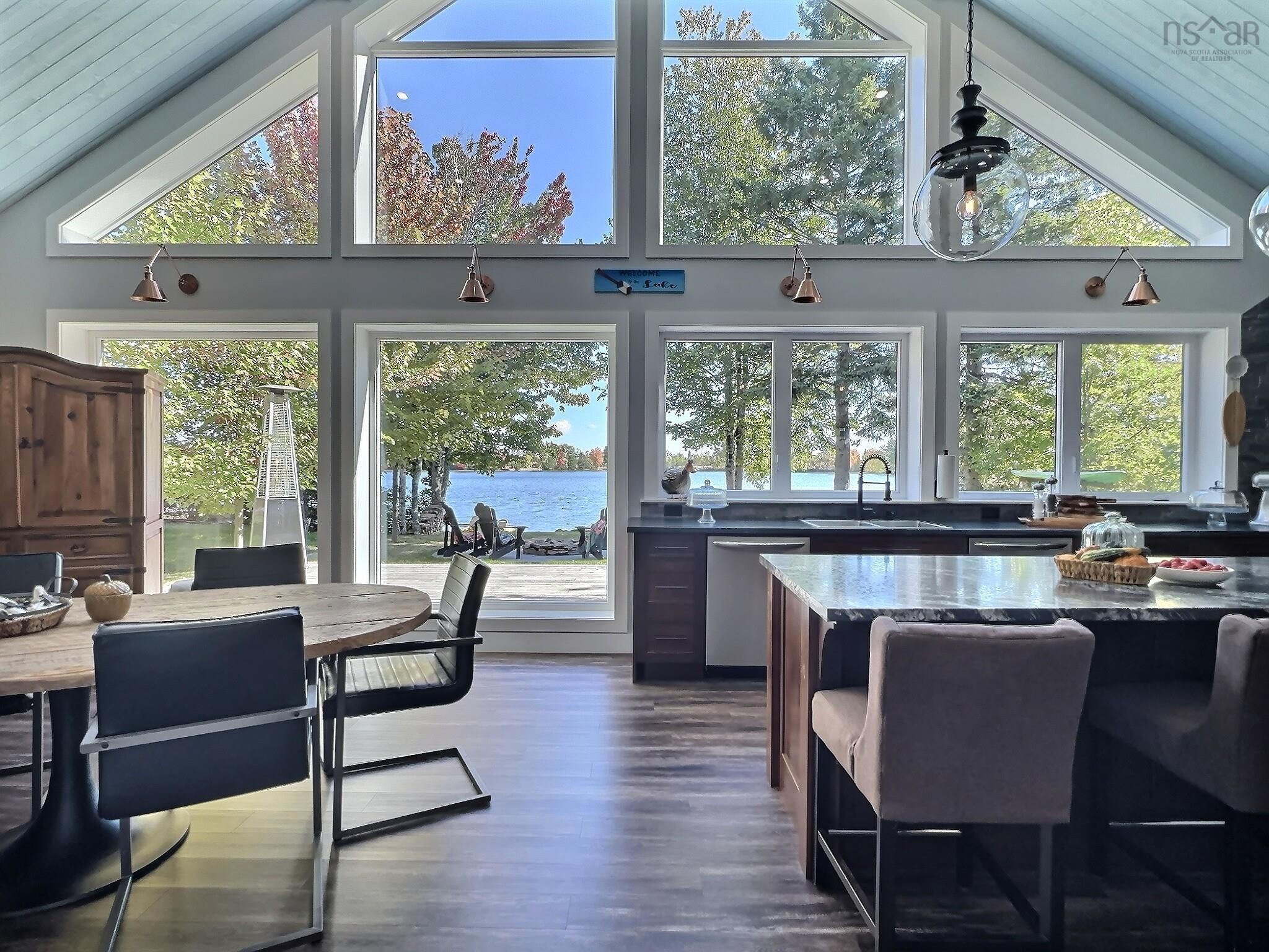 $899,000.00: 100 Lake Shore Drive, Little Dyke