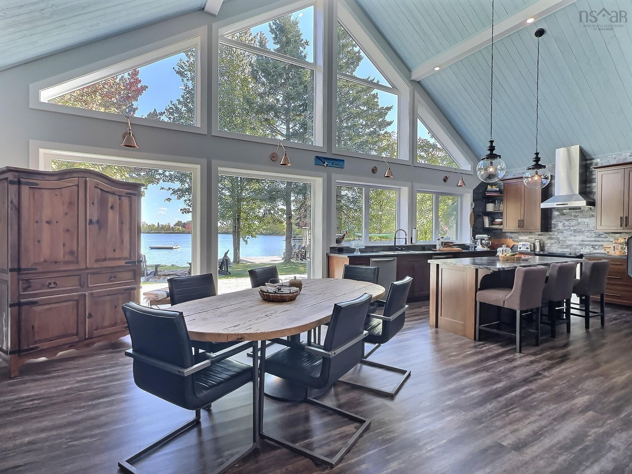 $899,000.00: 100 Lake Shore Drive, Little Dyke