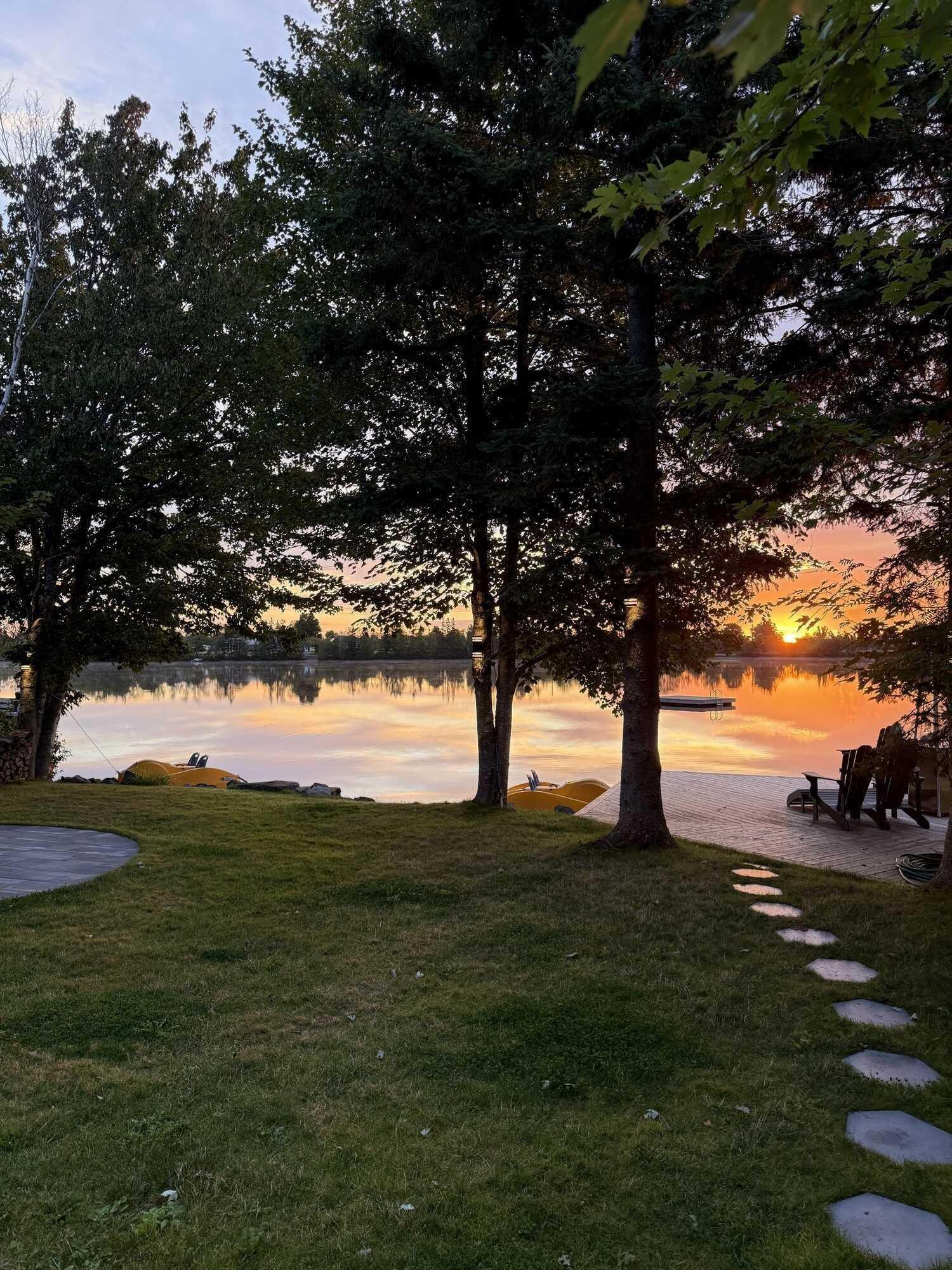 $899,000.00: 100 Lake Shore Drive, Little Dyke