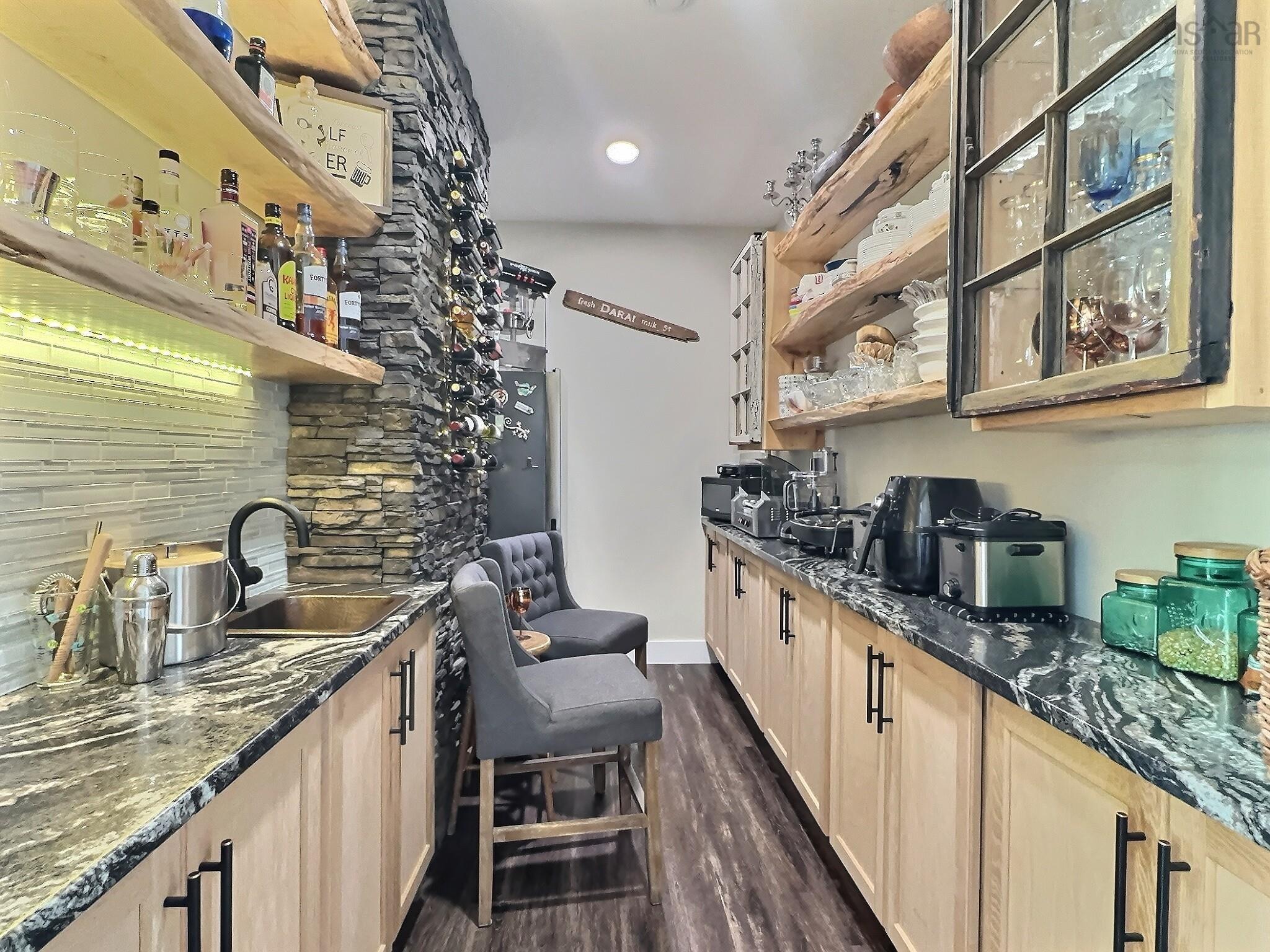 $899,000.00: 100 Lake Shore Drive, Little Dyke