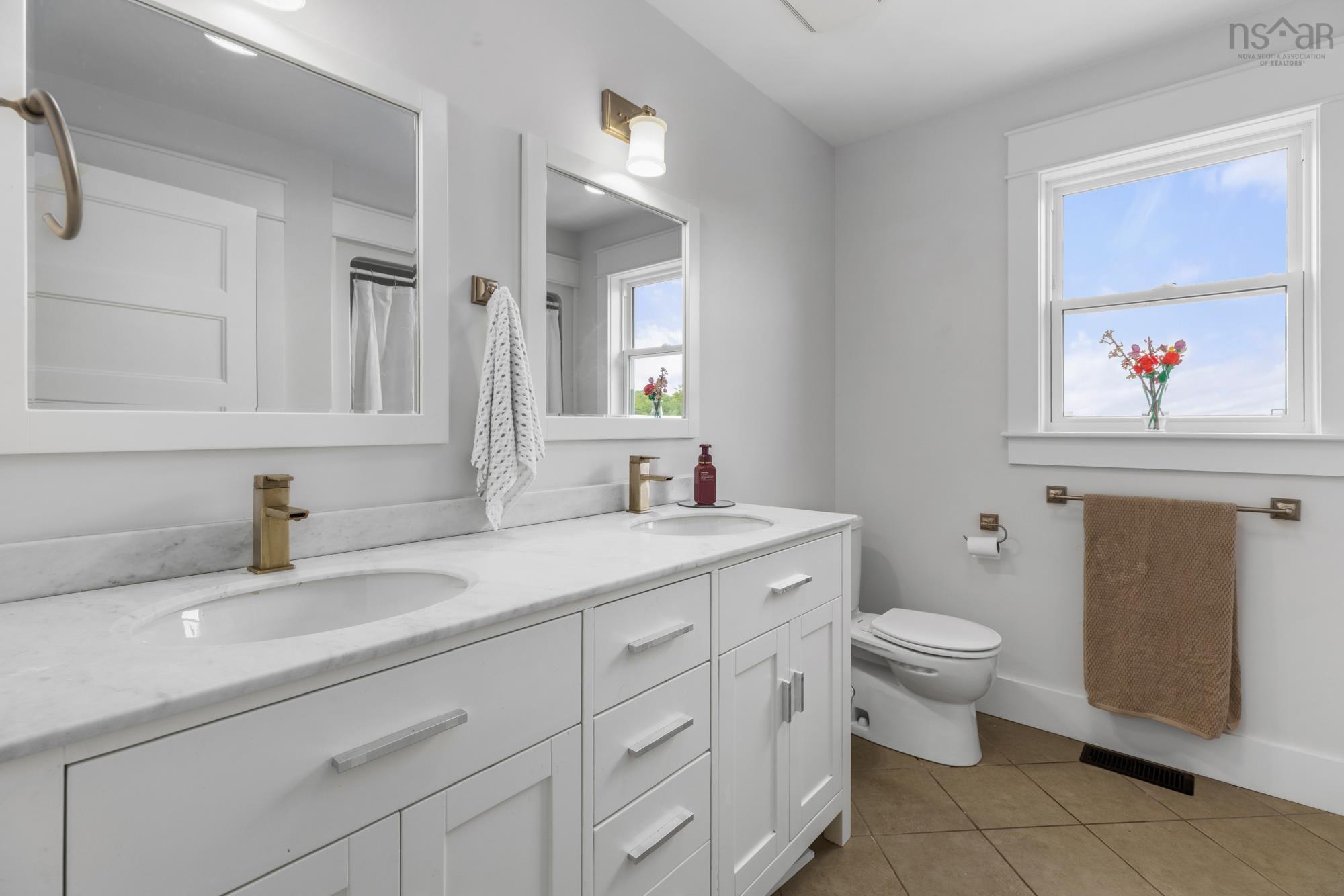 $799,900.00: 27 Barnsley Court, Middle Sackville