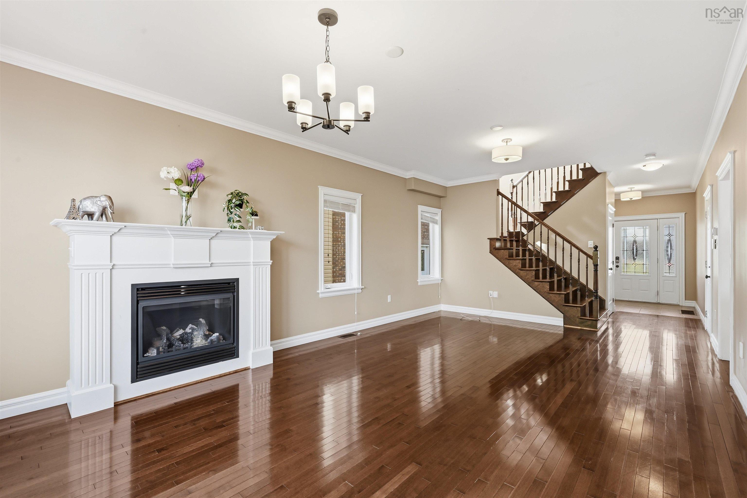 $844,900.00: 55 Windridge Lane, Bedford