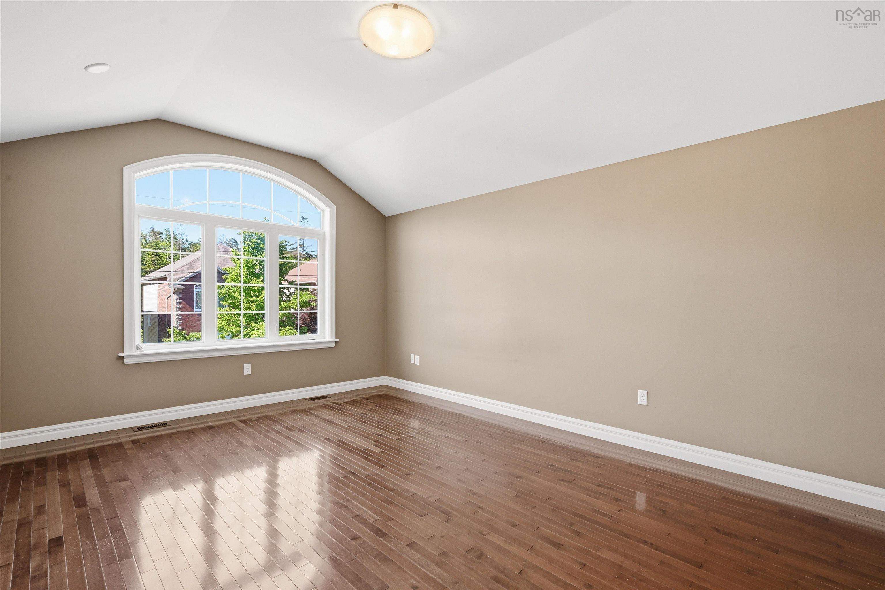 $844,900.00: 55 Windridge Lane, Bedford
