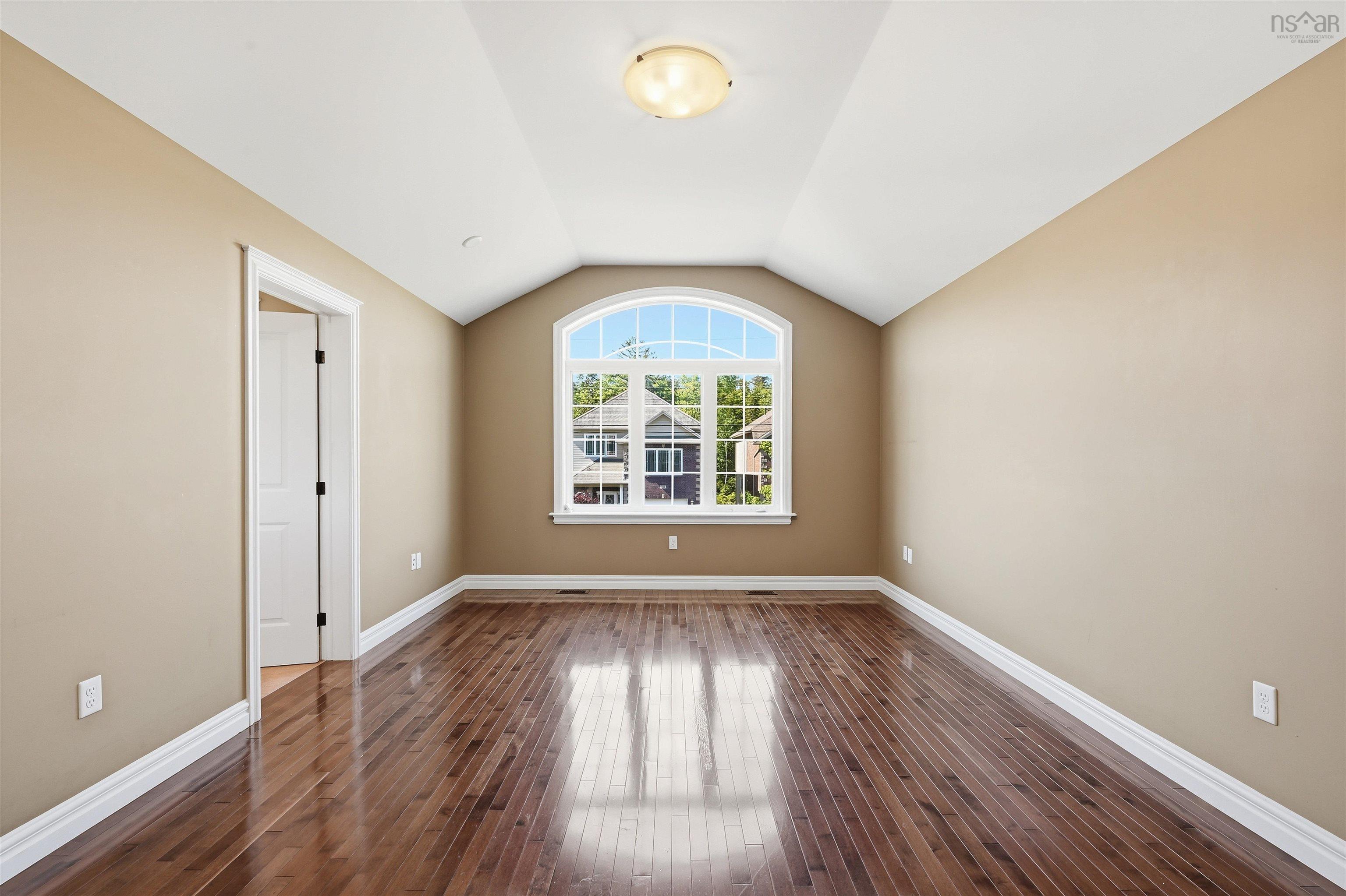 $844,900.00: 55 Windridge Lane, Bedford