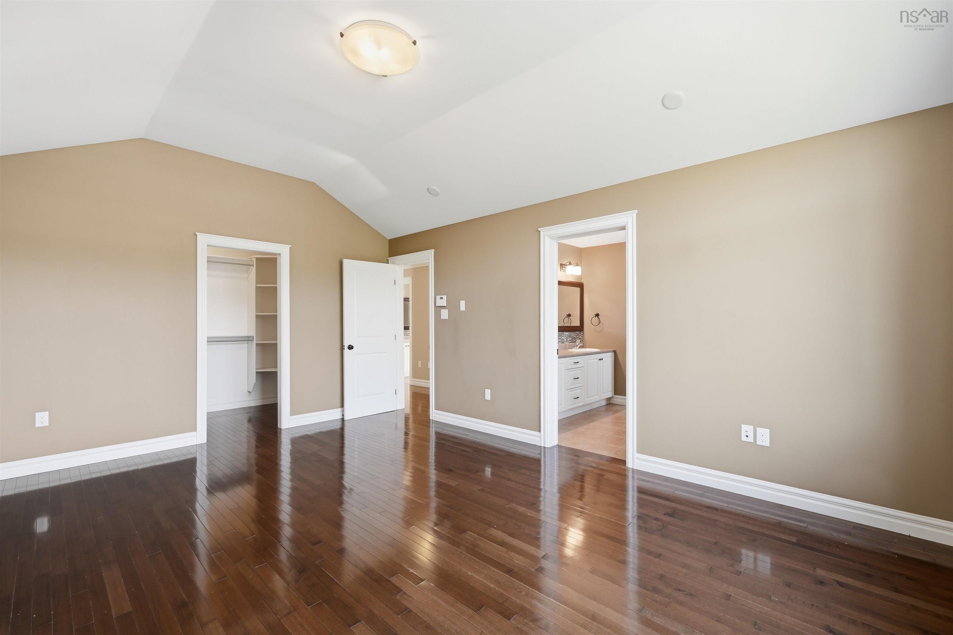 $844,900.00: 55 Windridge Lane, Bedford