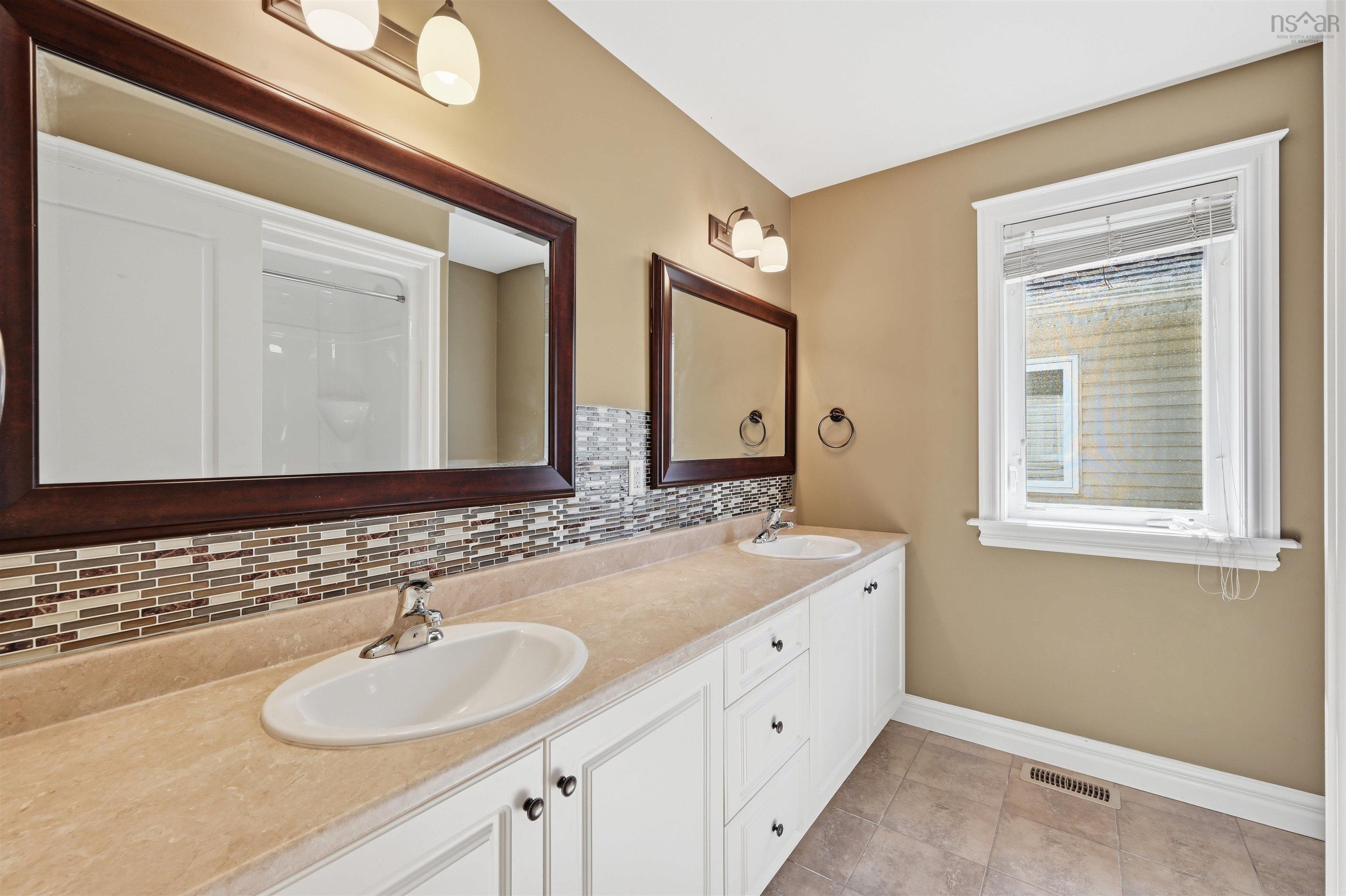 $844,900.00: 55 Windridge Lane, Bedford