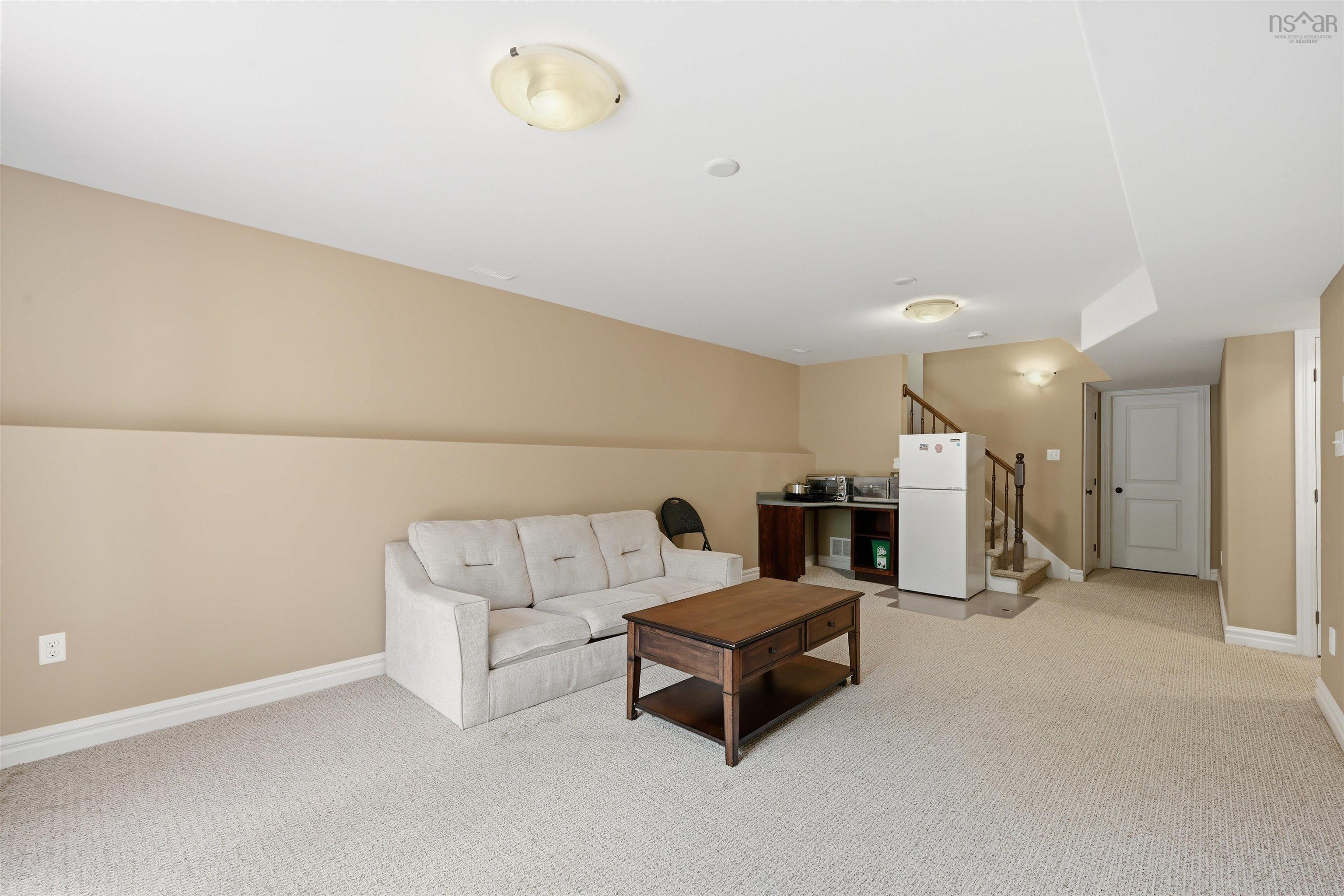 $844,900.00: 55 Windridge Lane, Bedford
