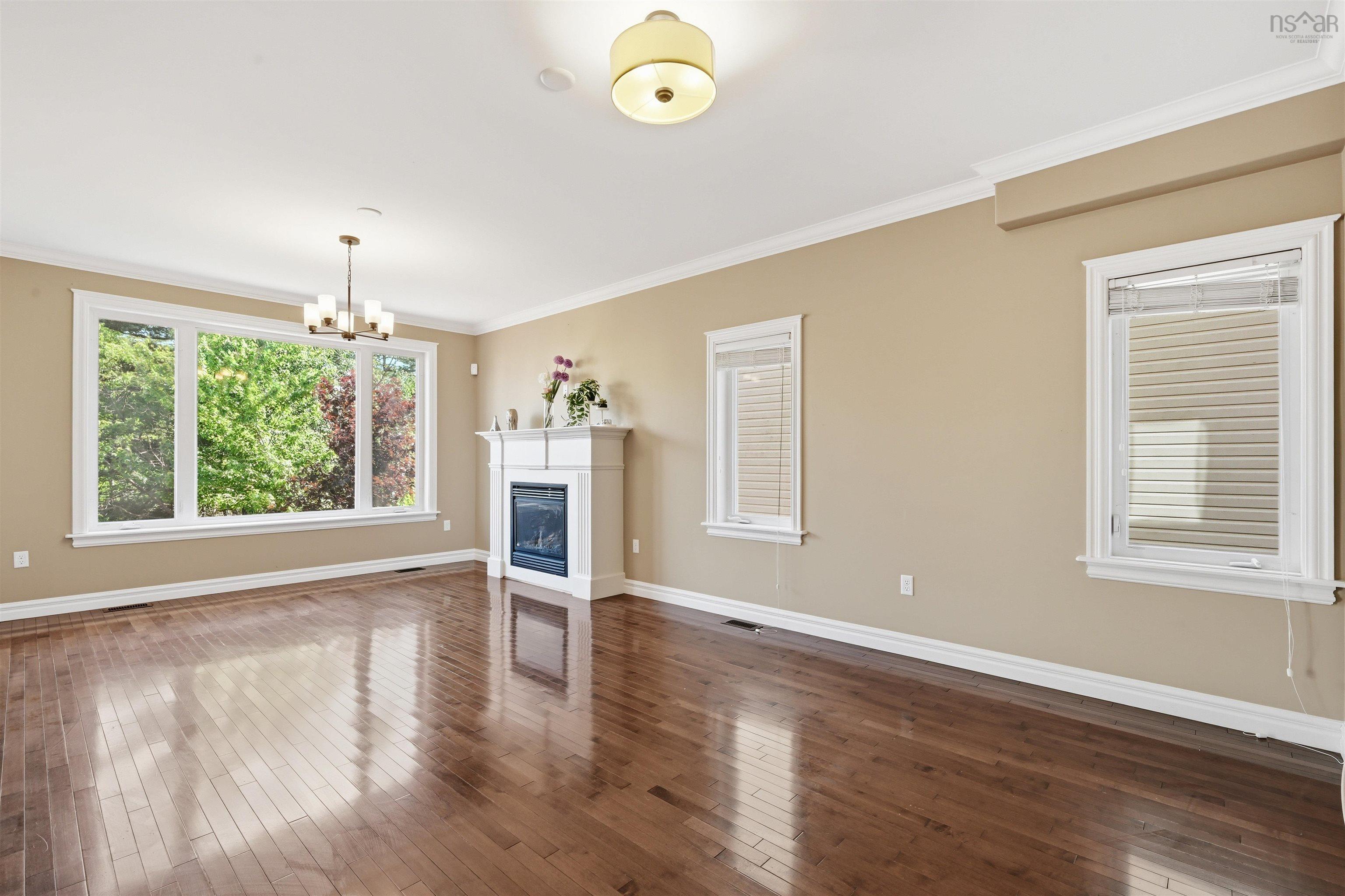 $844,900.00: 55 Windridge Lane, Bedford