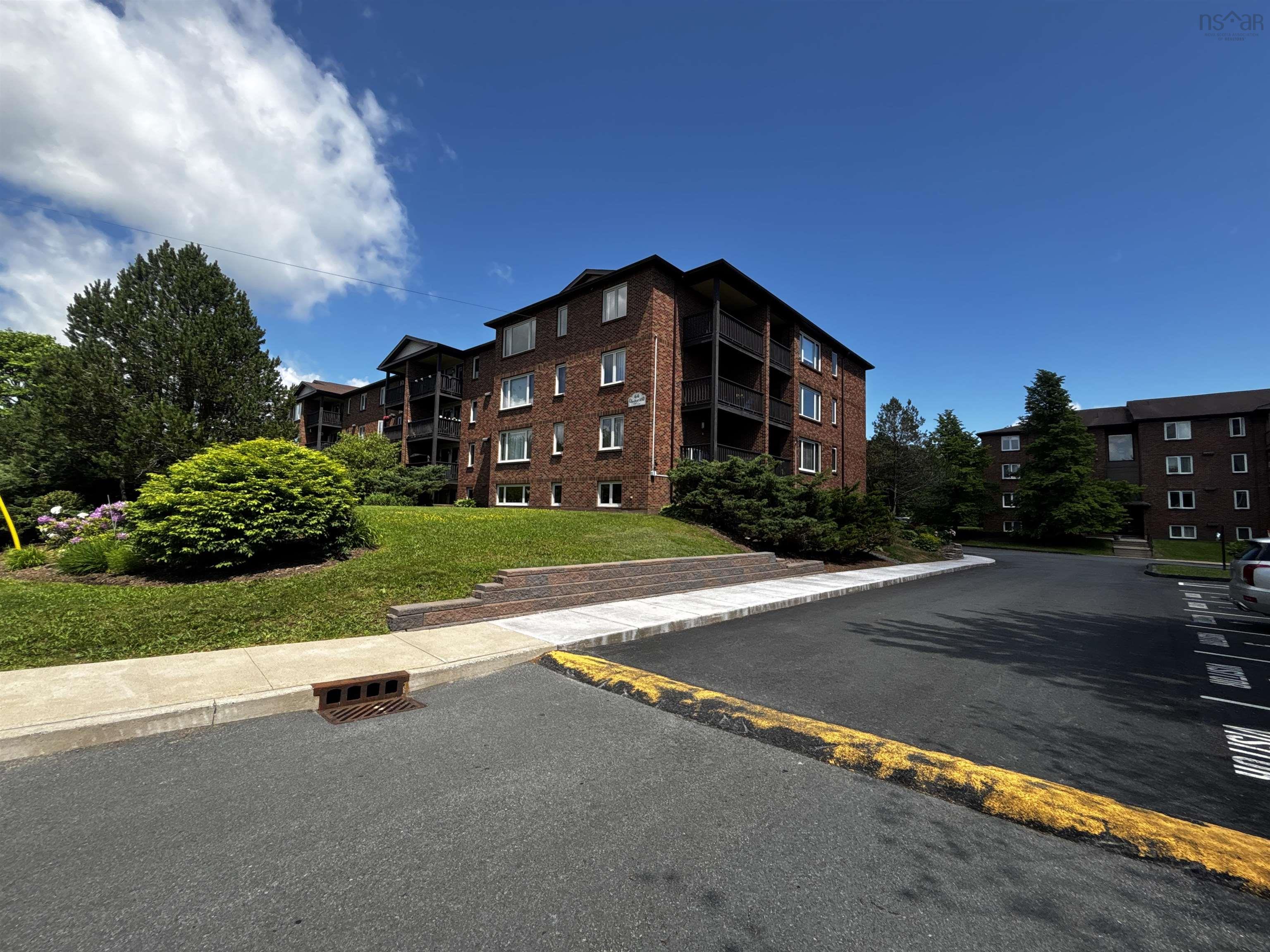 $349,900.00: 410 64 Cumberland Drive, Cole Harbour