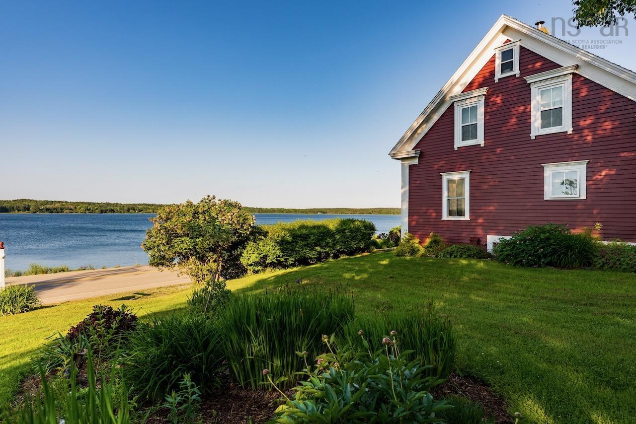 $695,000.00: 2832 332 Highway, Bayport
