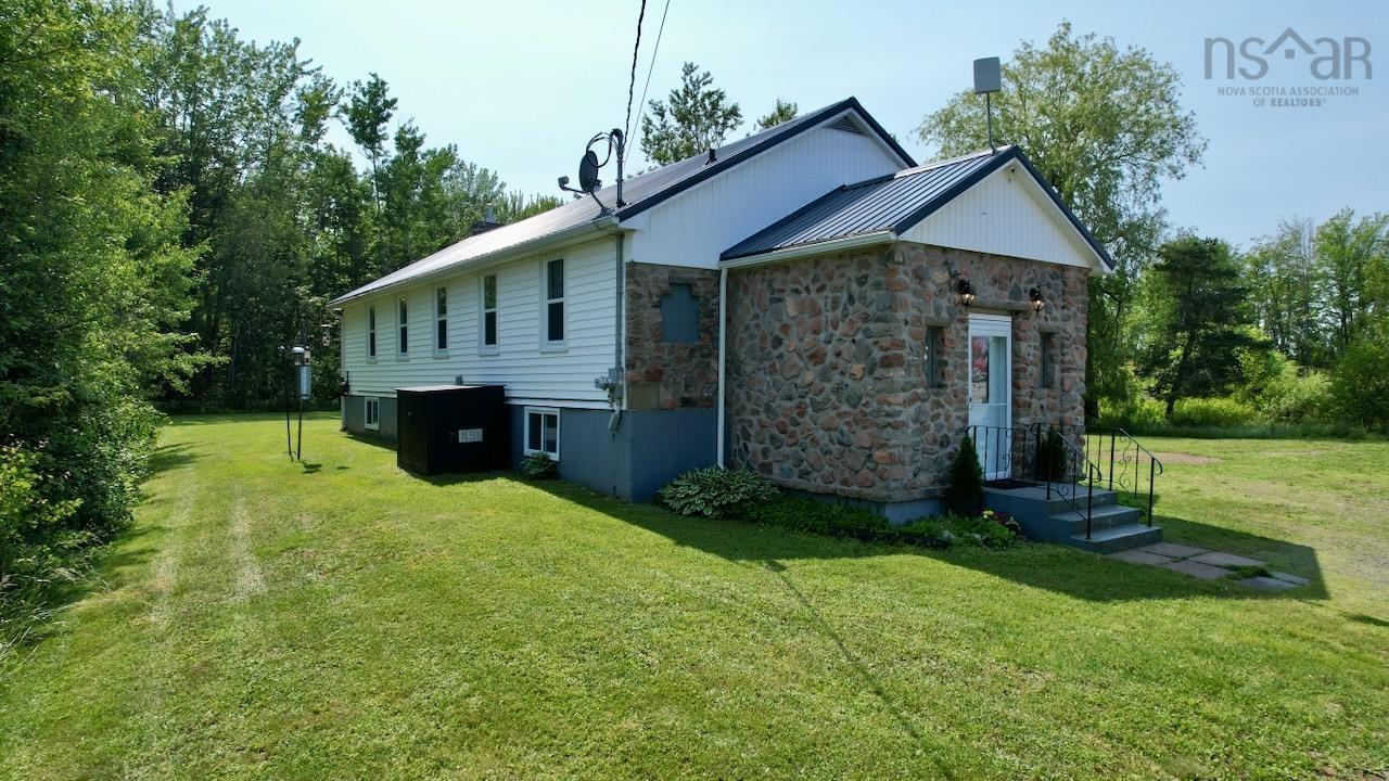 $399,000.00: 7682 6 Highway, Port Howe