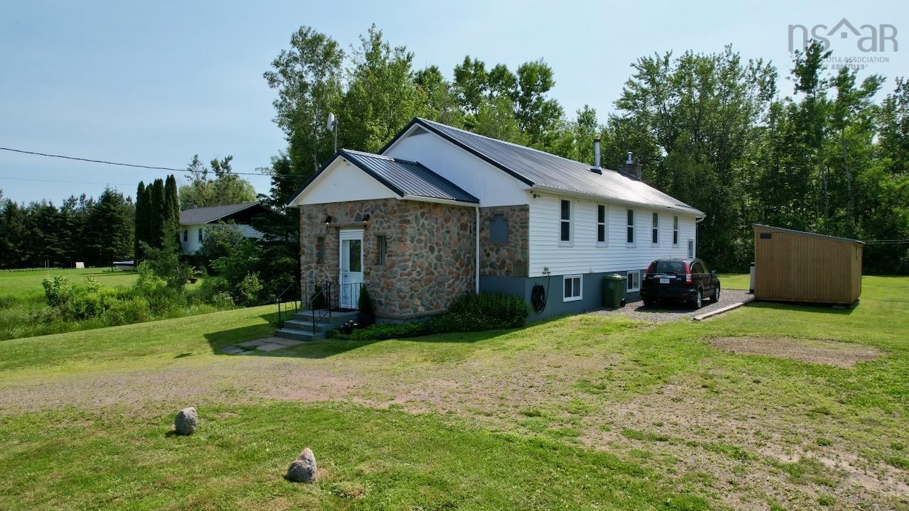 $399,000.00: 7682 6 Highway, Port Howe