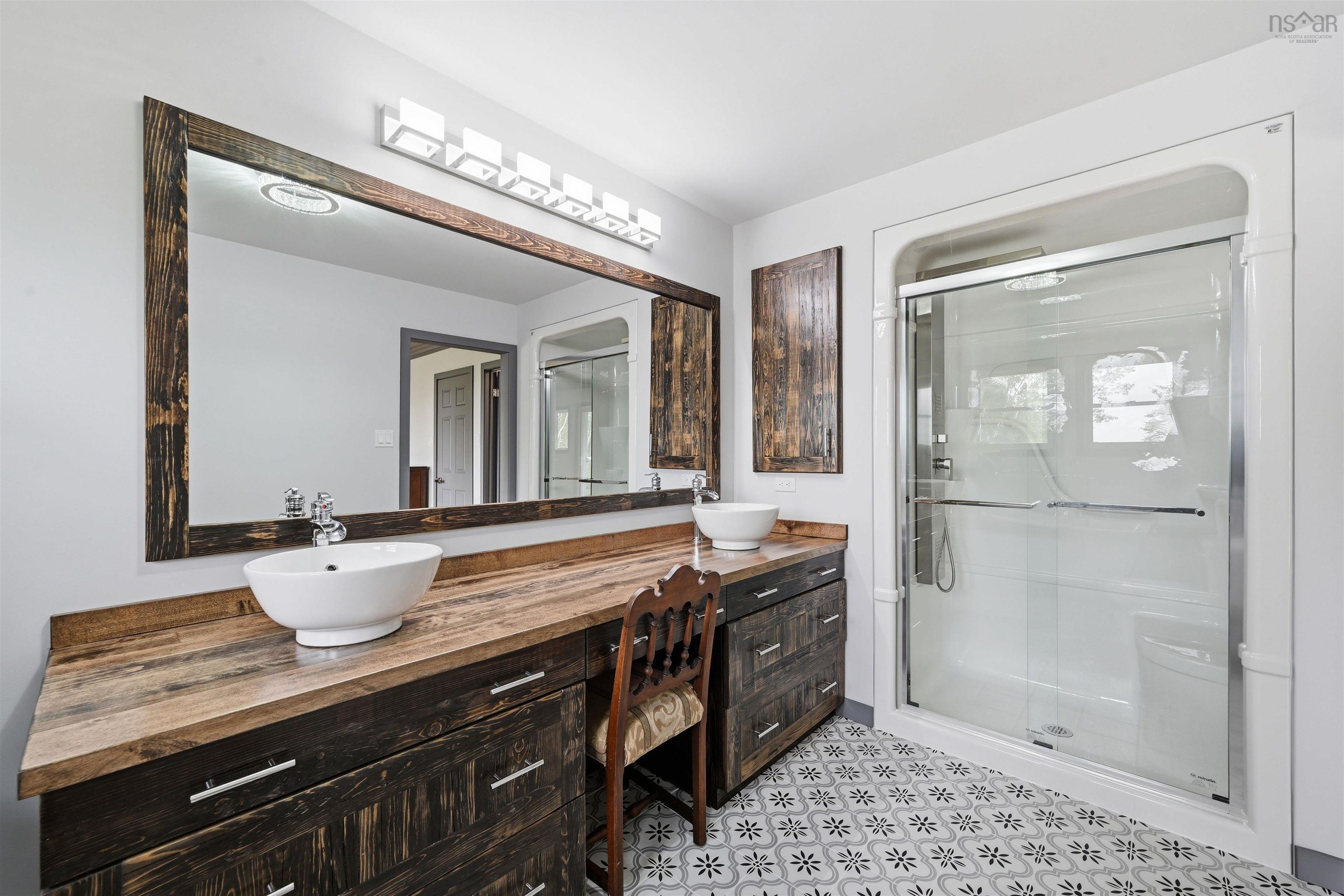 $3,699,000.00: 320 Cove Road, Economy