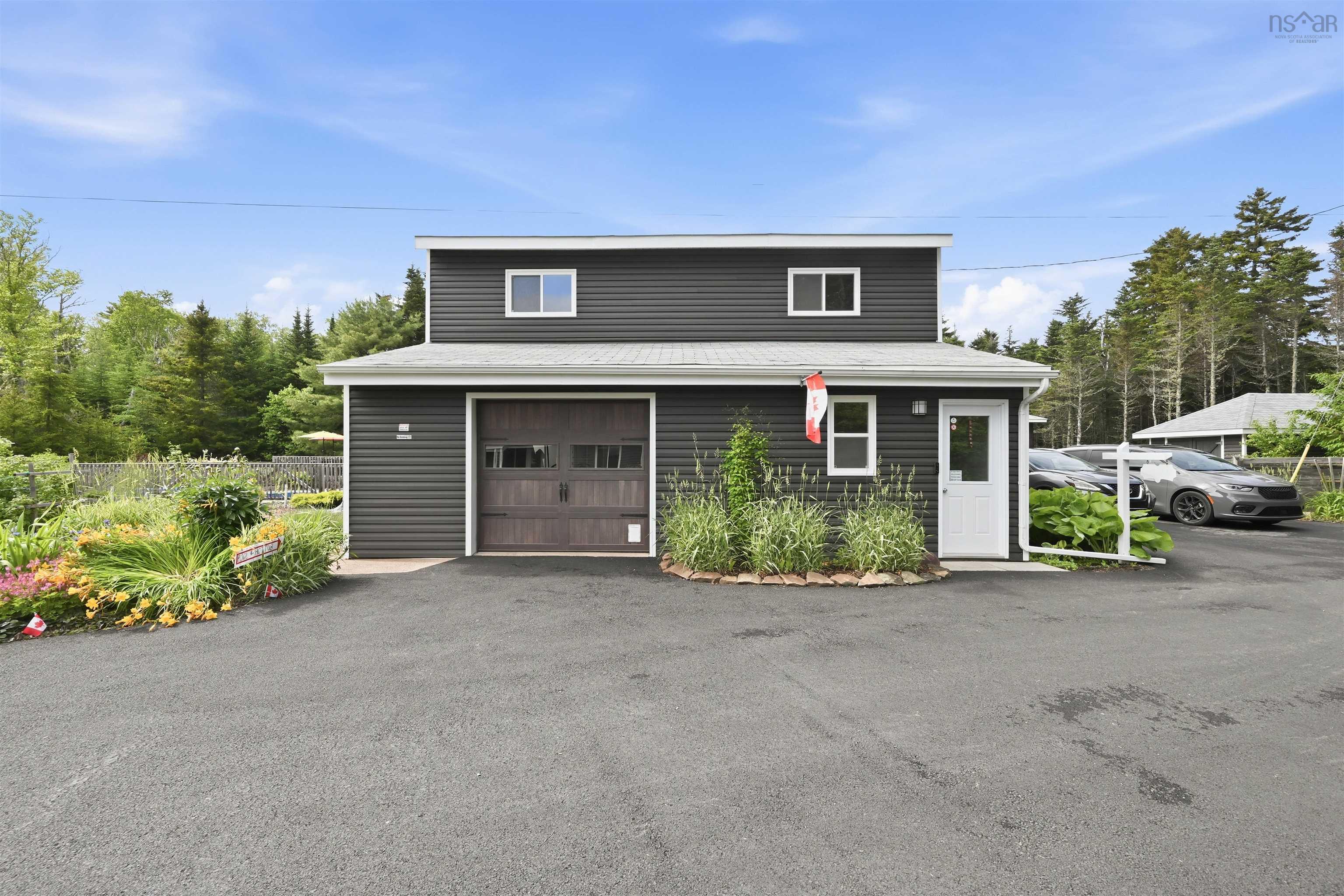 $3,699,000.00: 320 Cove Road, Economy