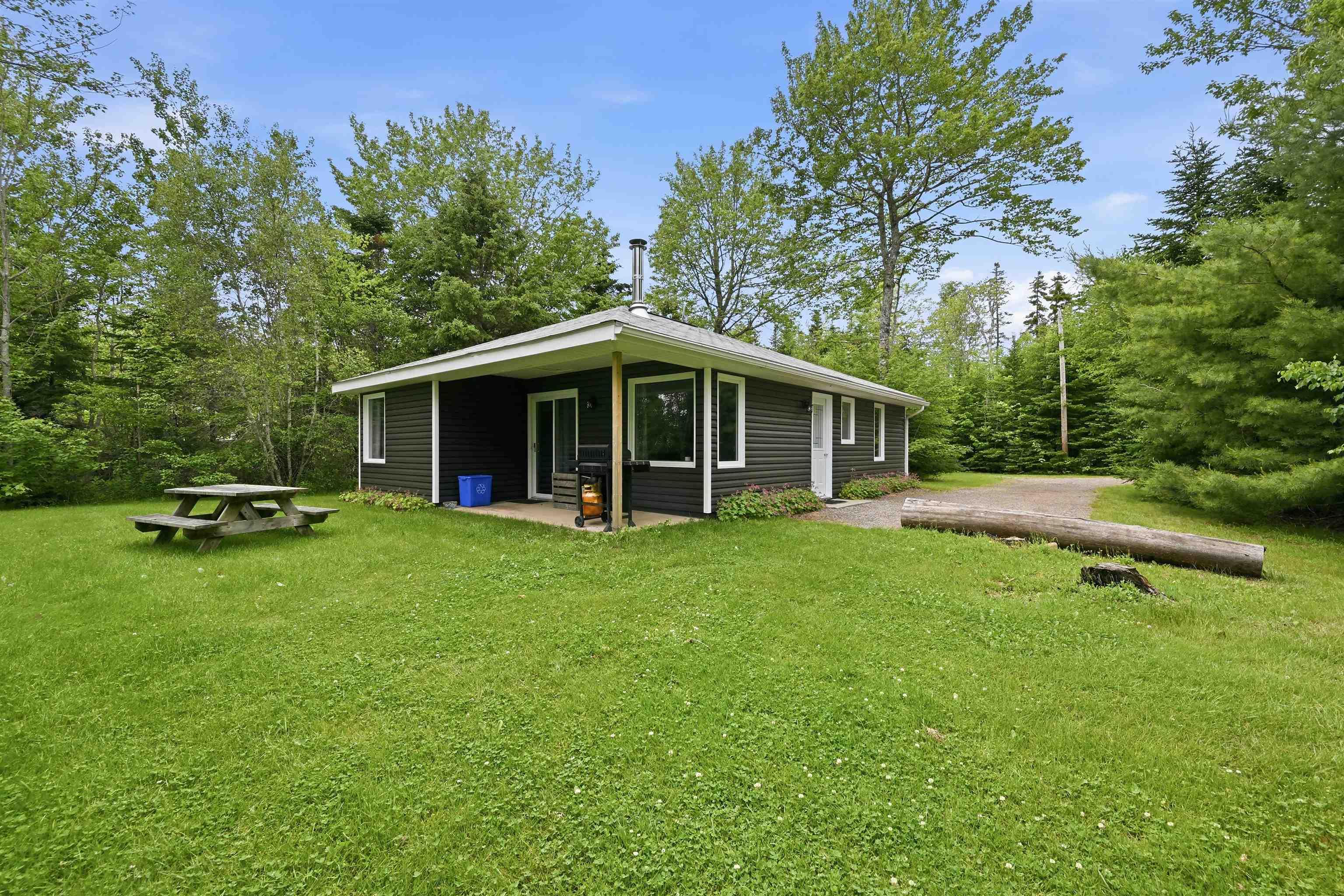 $3,699,000.00: 320 Cove Road, Economy
