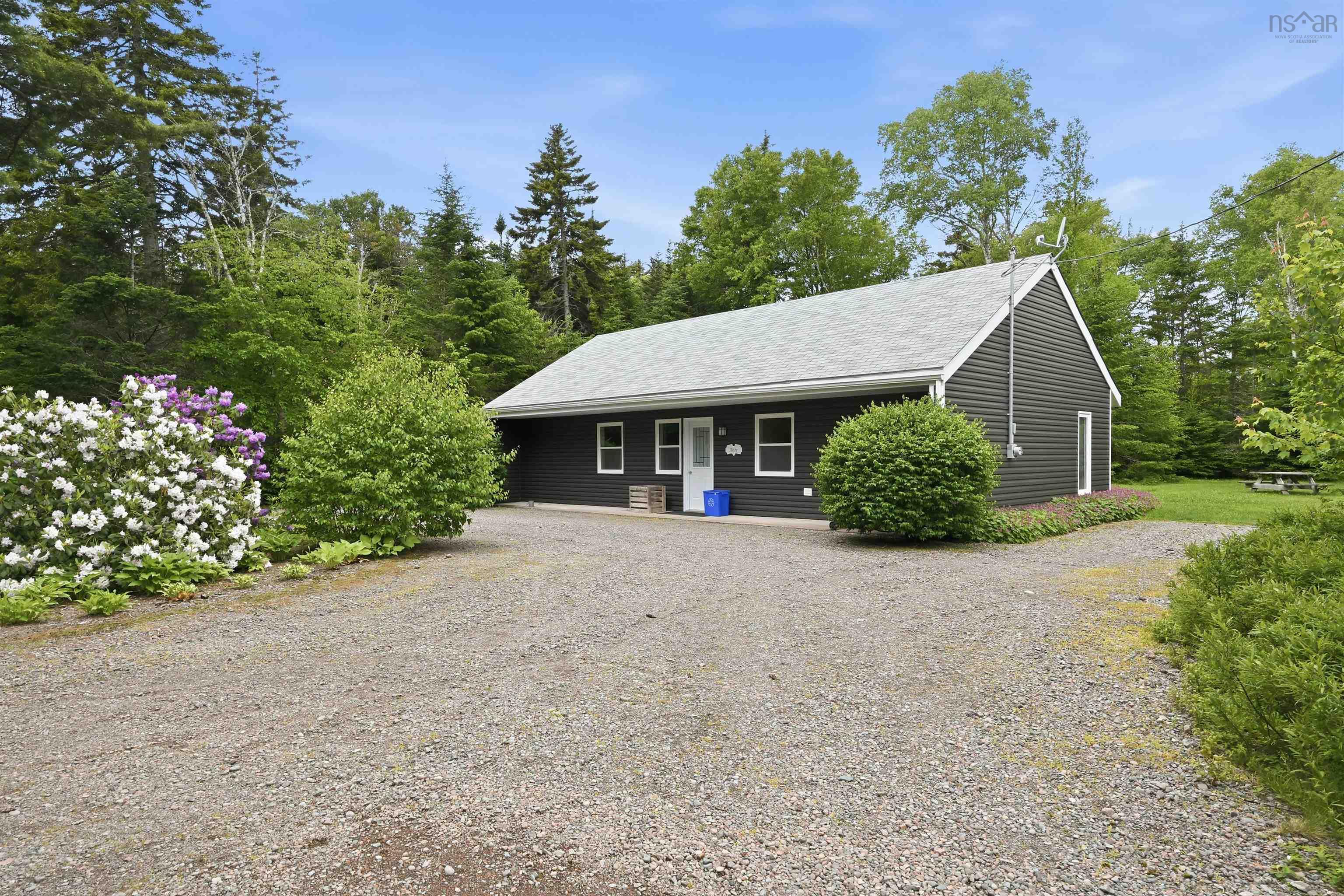 $3,699,000.00: 320 Cove Road, Economy