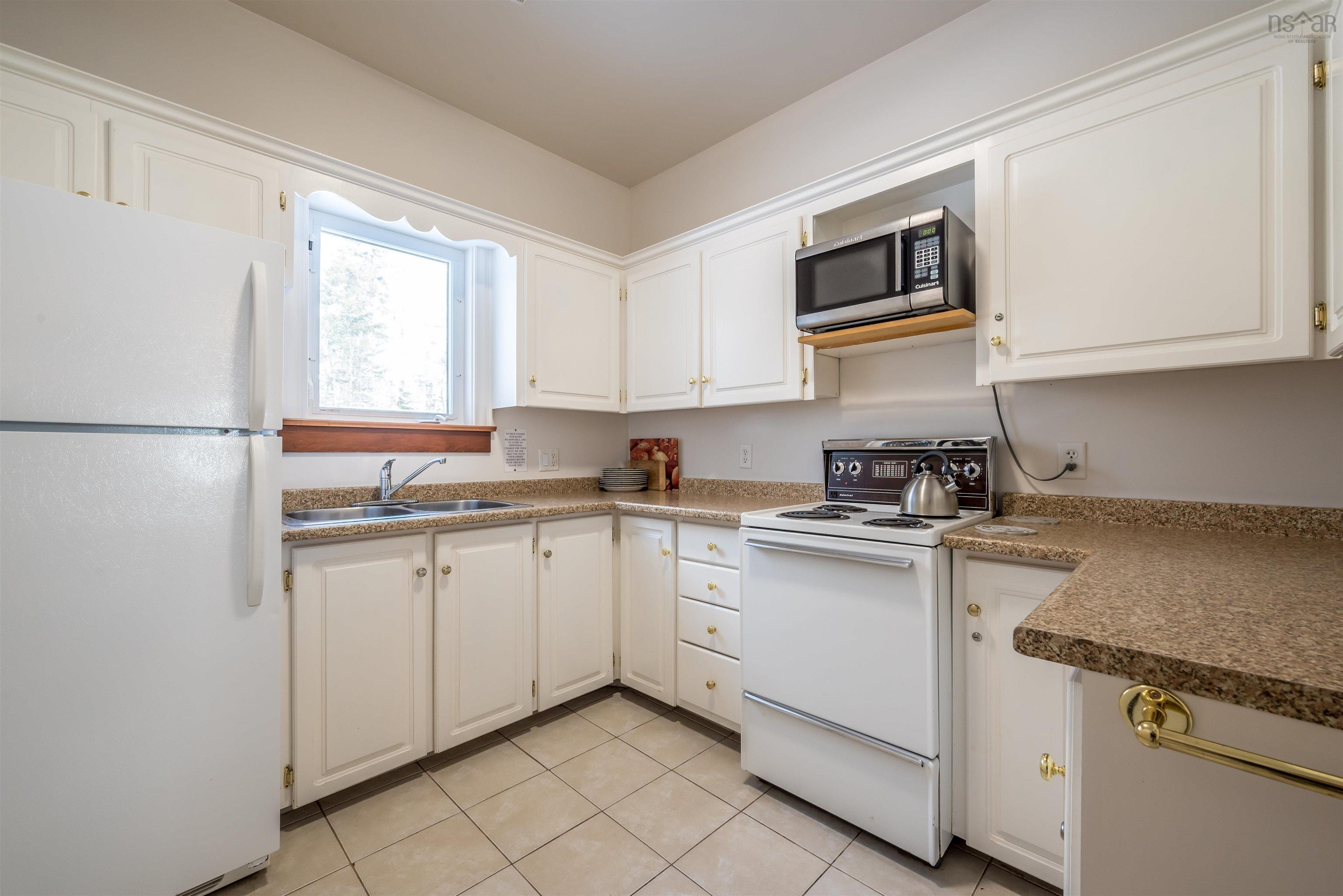 $3,699,000.00: 320 Cove Road, Economy