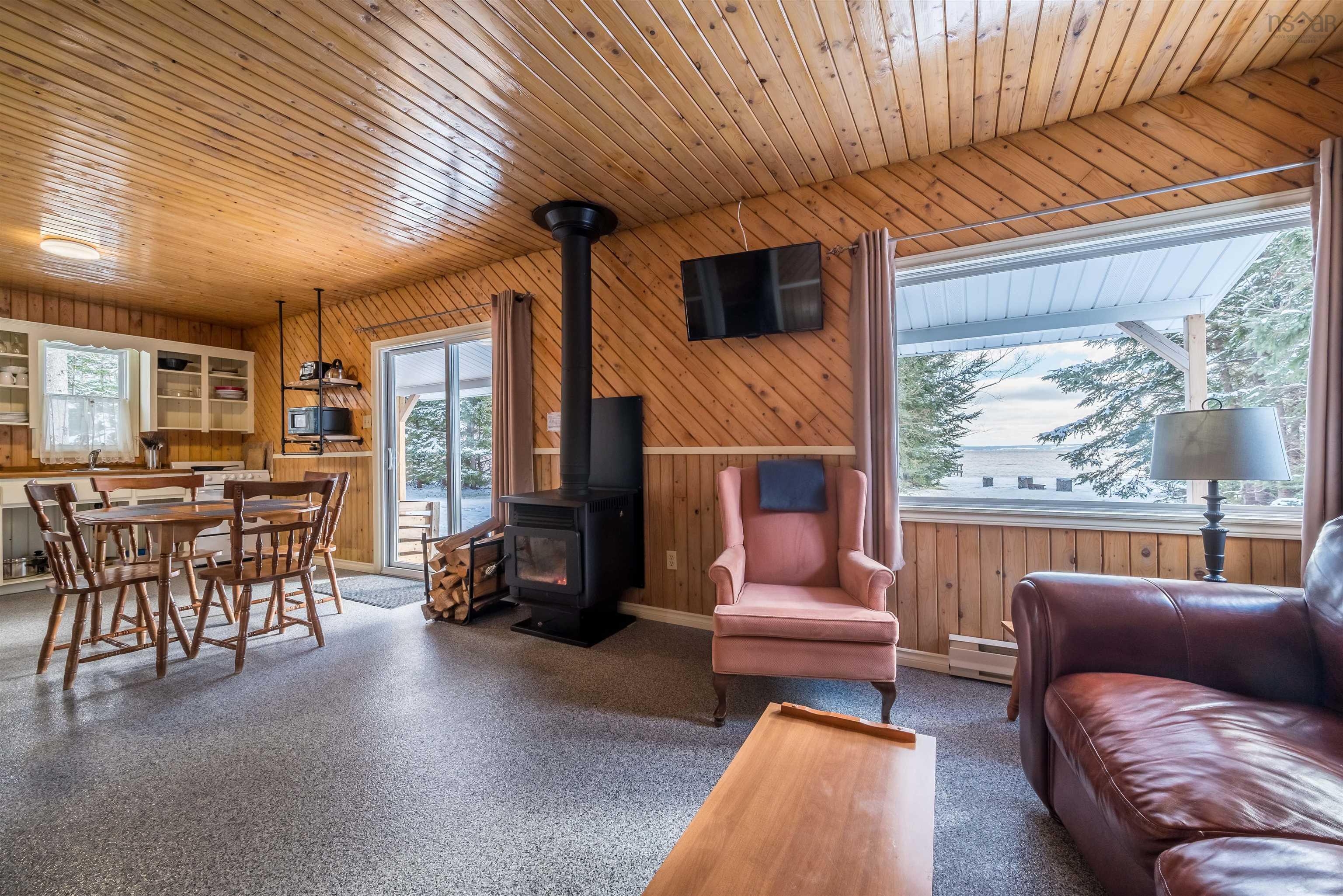 $3,699,000.00: 320 Cove Road, Economy