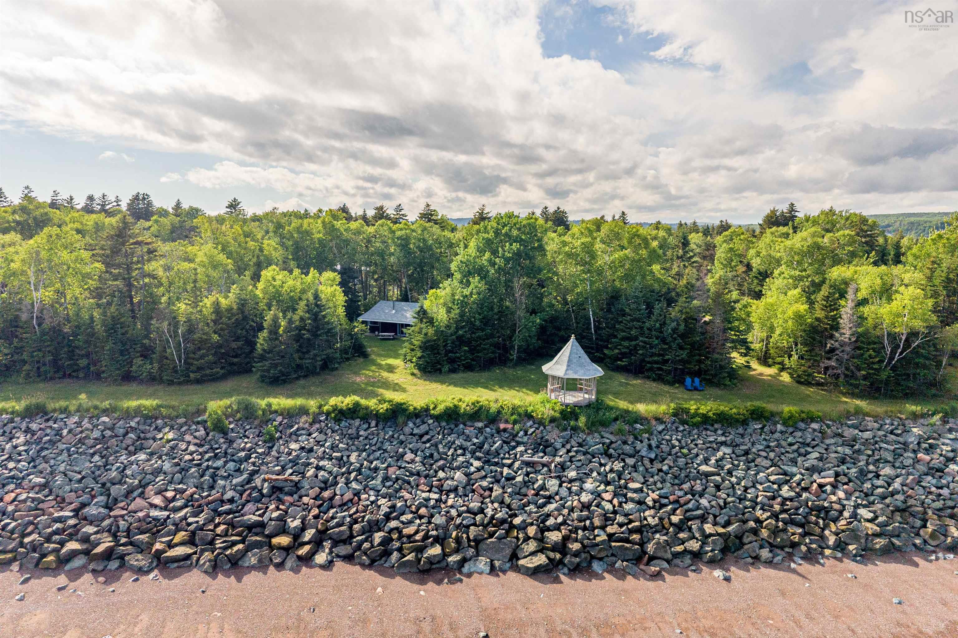 $3,699,000.00: 320 Cove Road, Economy