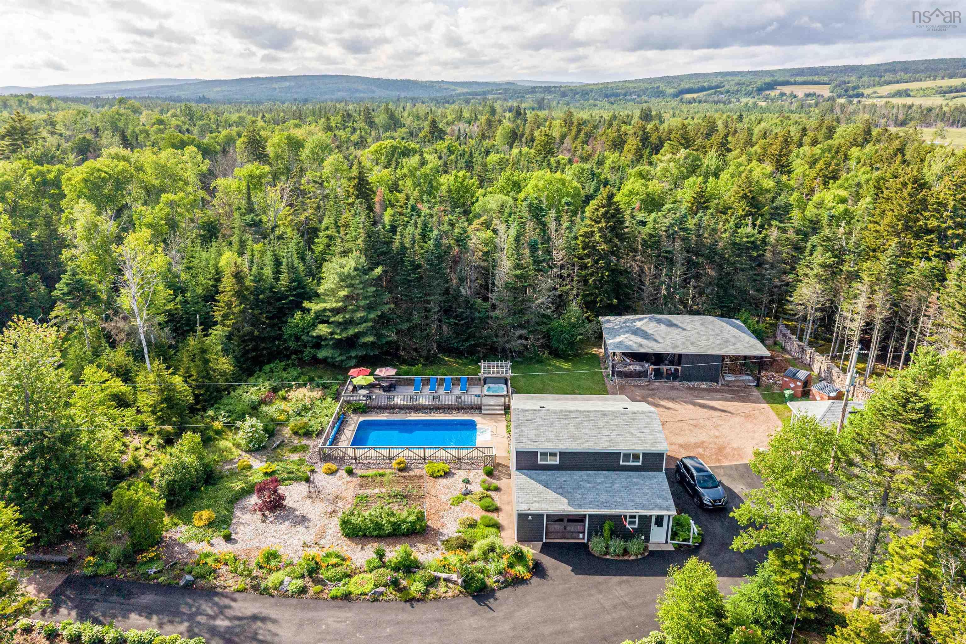 $3,699,000.00: 320 Cove Road, Economy