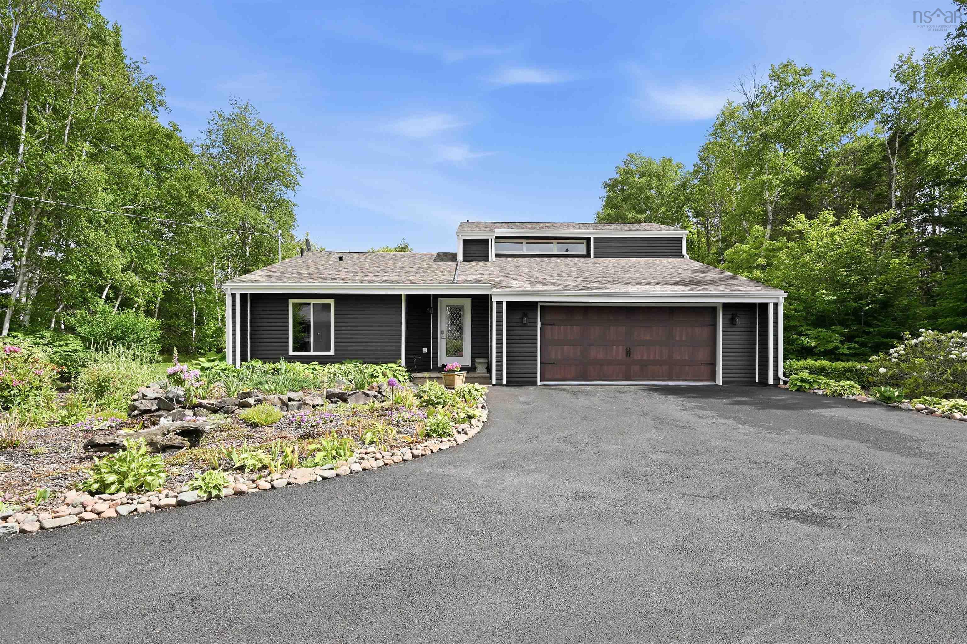 $3,699,000.00: 320 Cove Road, Economy