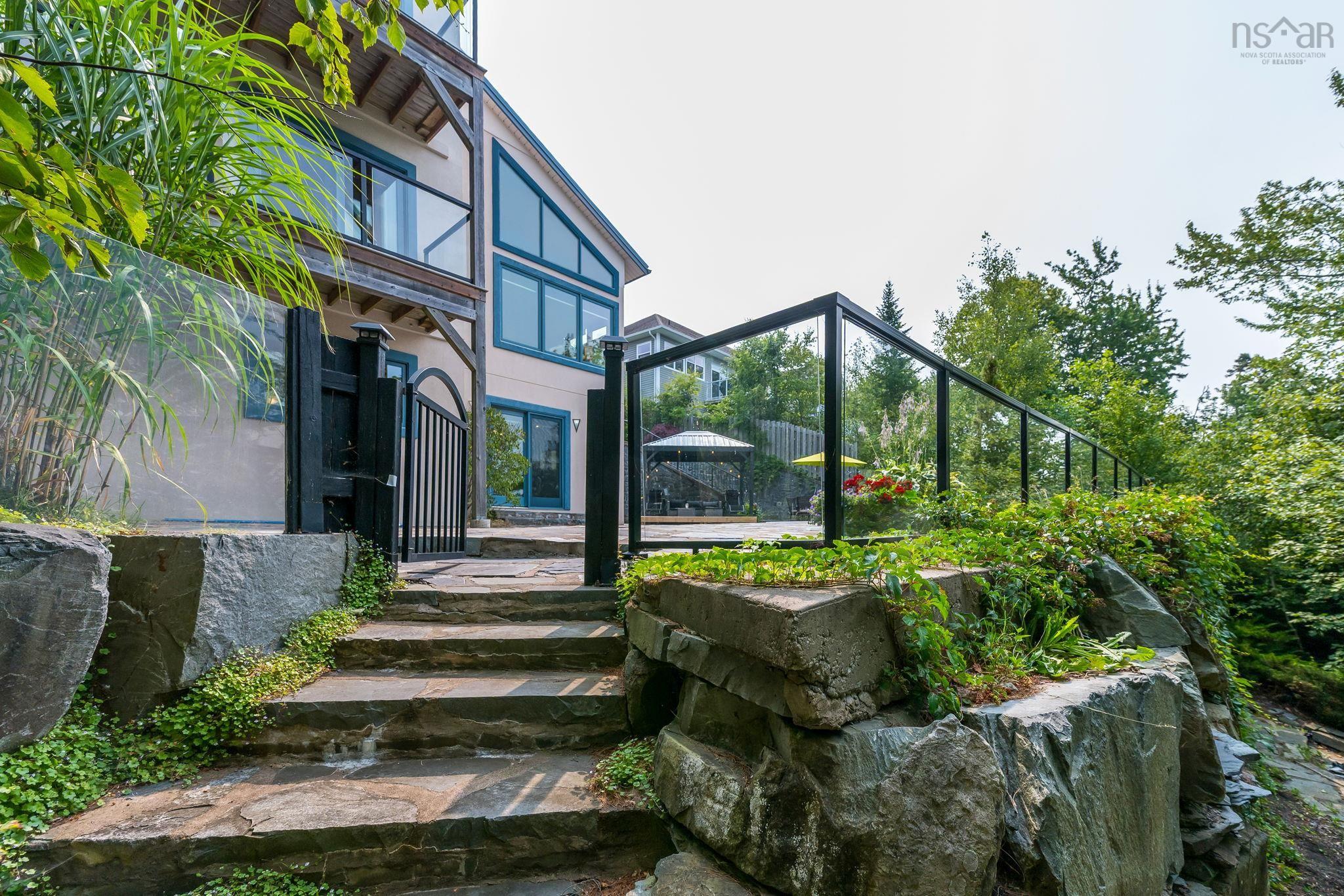 $1,250,000.00: 49 Fairway Grove, Dartmouth