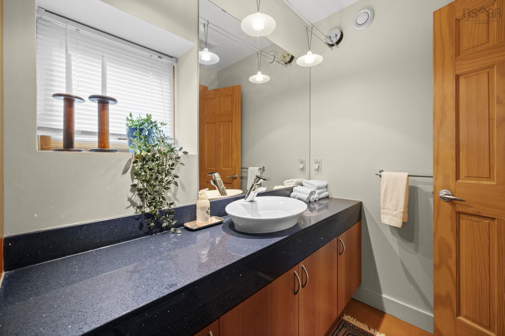 $1,250,000.00: 49 Fairway Grove, Dartmouth