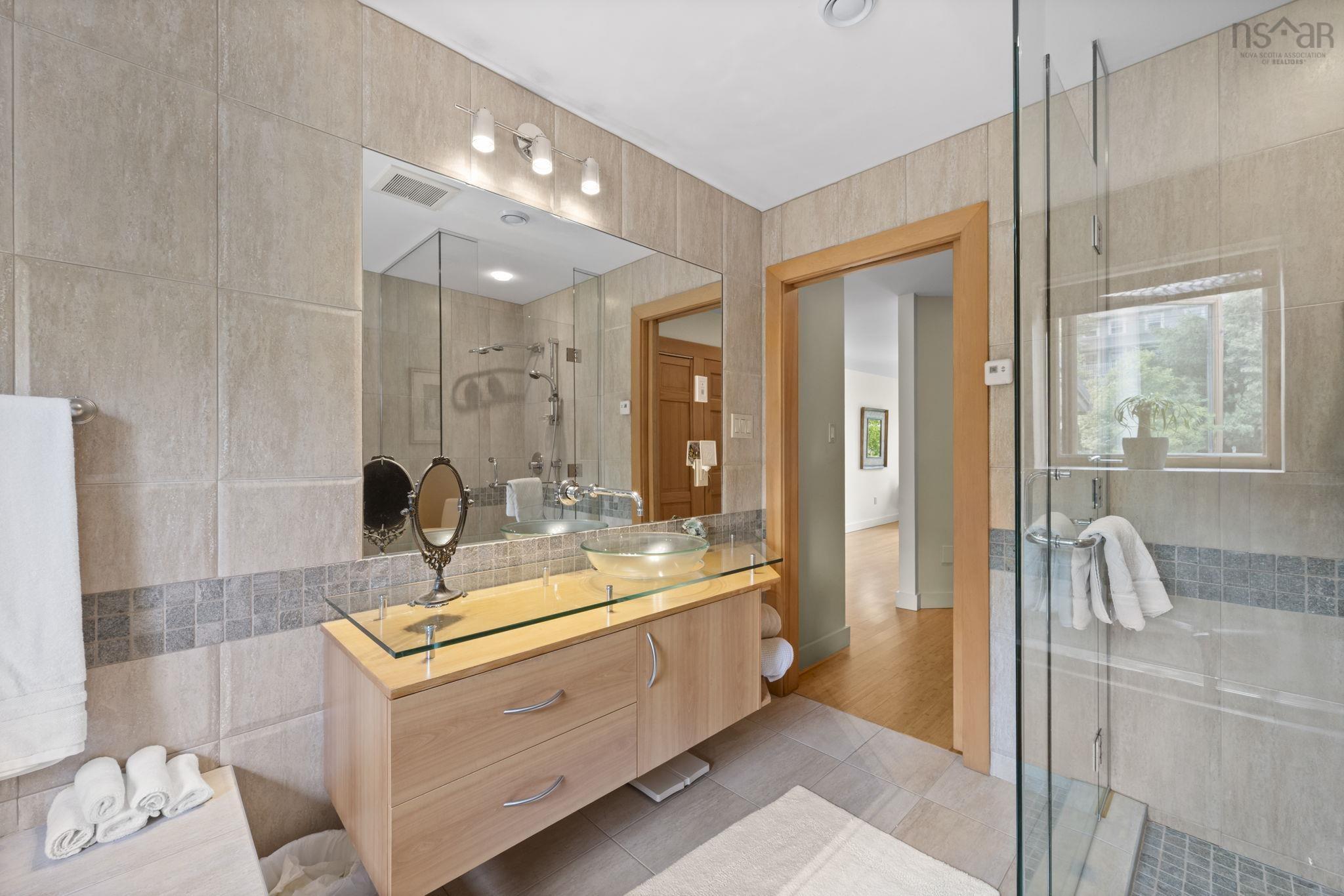 $1,250,000.00: 49 Fairway Grove, Dartmouth