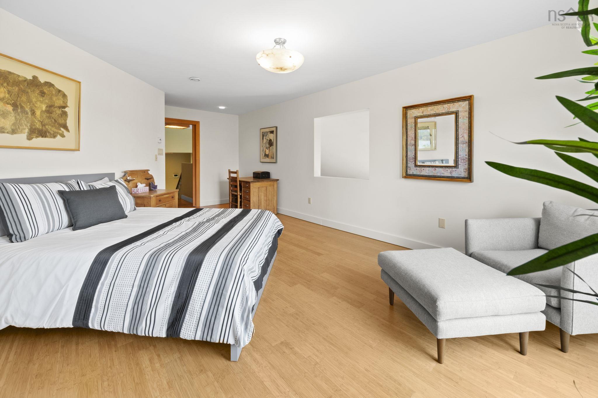 $1,250,000.00: 49 Fairway Grove, Dartmouth