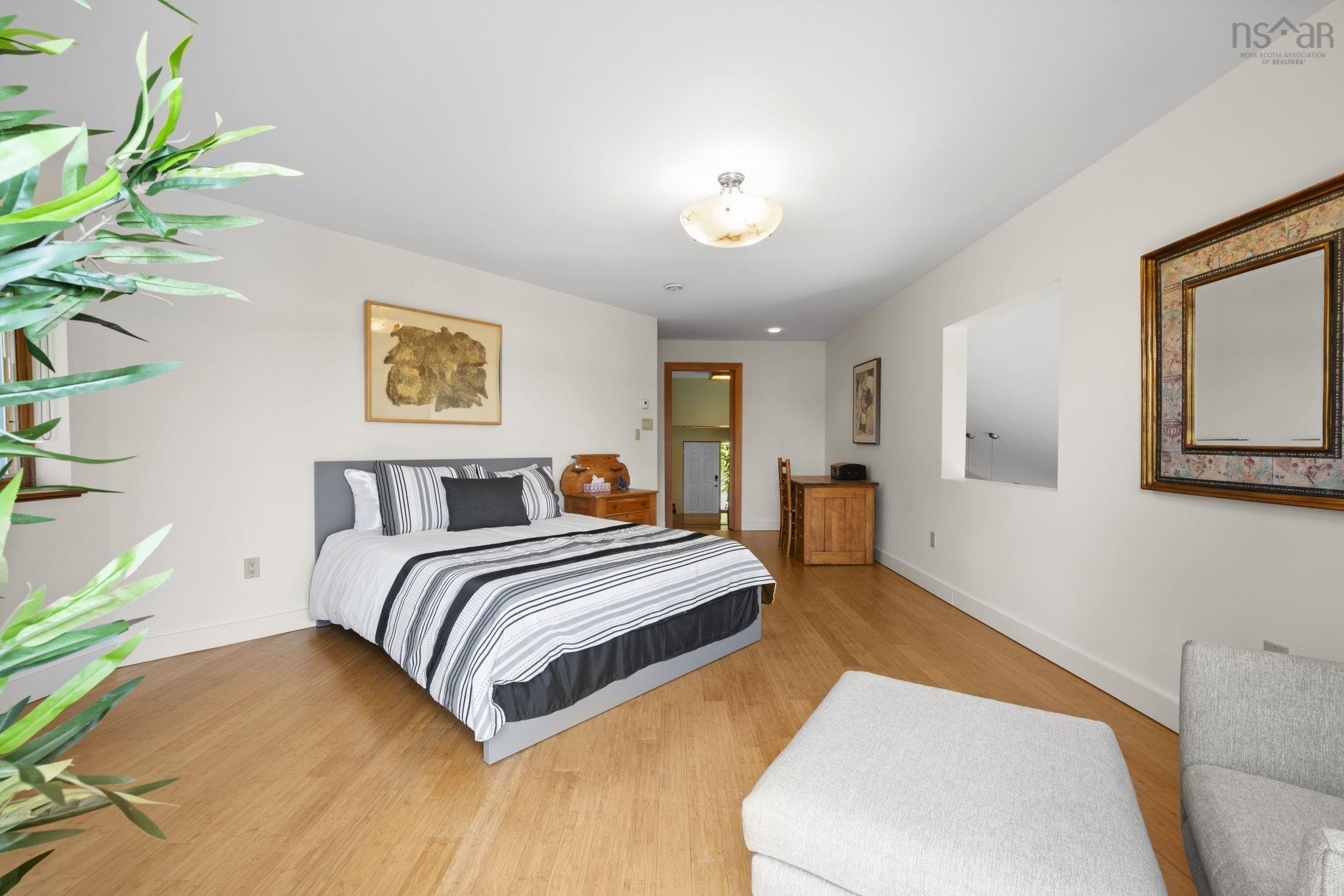 $1,250,000.00: 49 Fairway Grove, Dartmouth