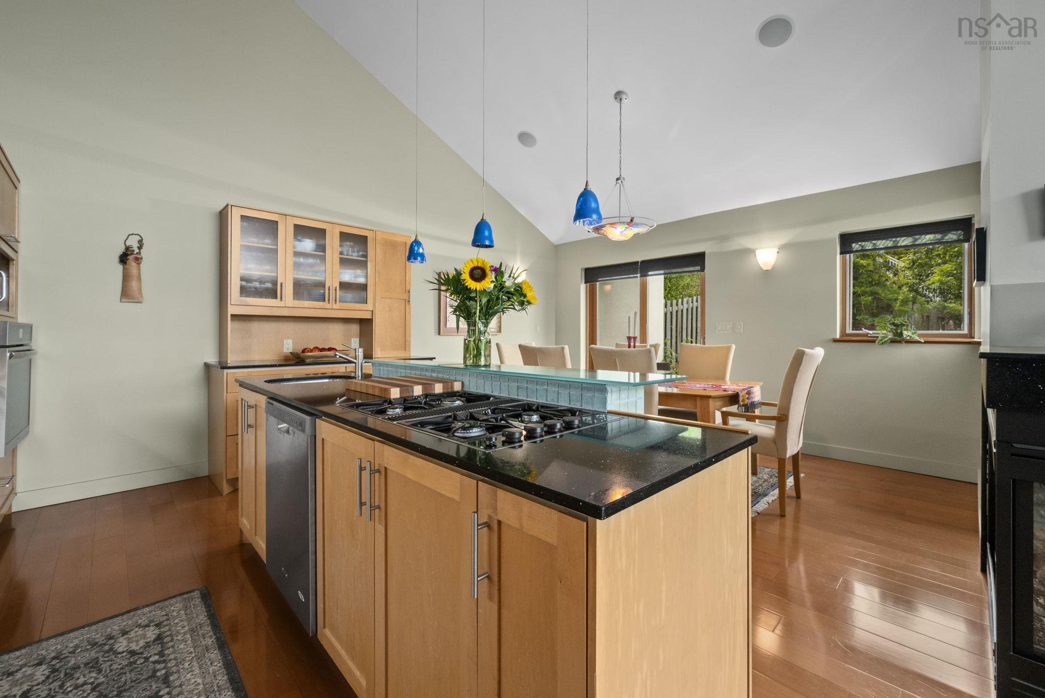 $1,250,000.00: 49 Fairway Grove, Dartmouth
