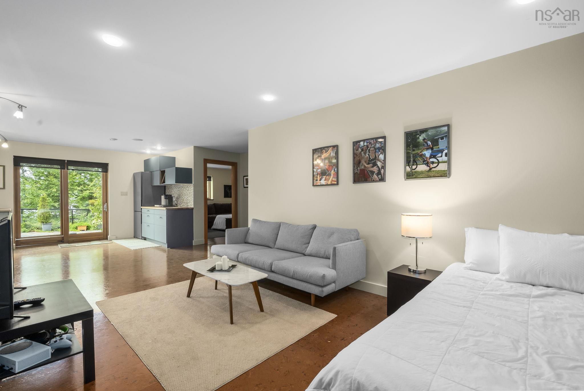 $1,250,000.00: 49 Fairway Grove, Dartmouth