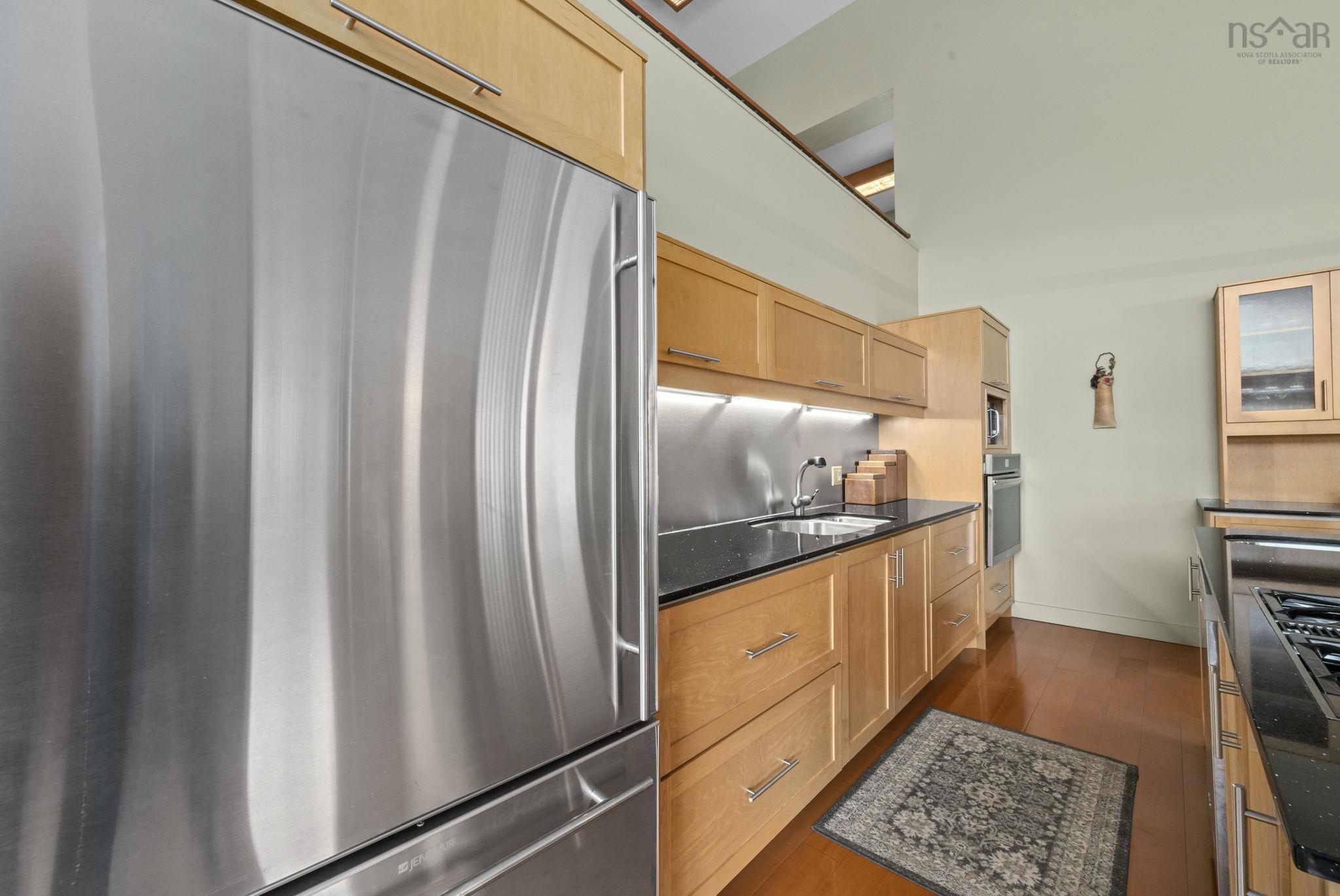 $1,250,000.00: 49 Fairway Grove, Dartmouth