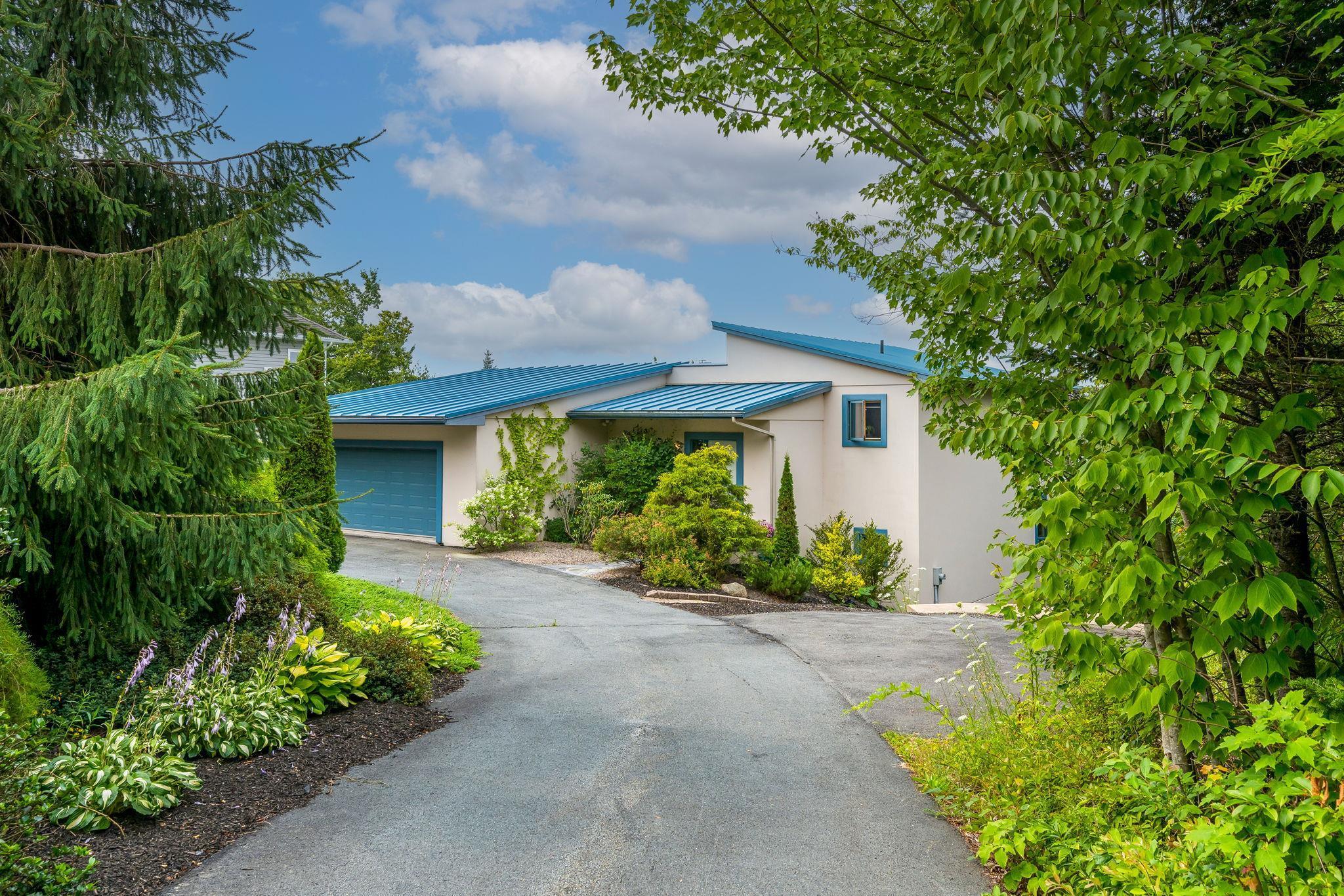 $1,250,000.00: 49 Fairway Grove, Dartmouth