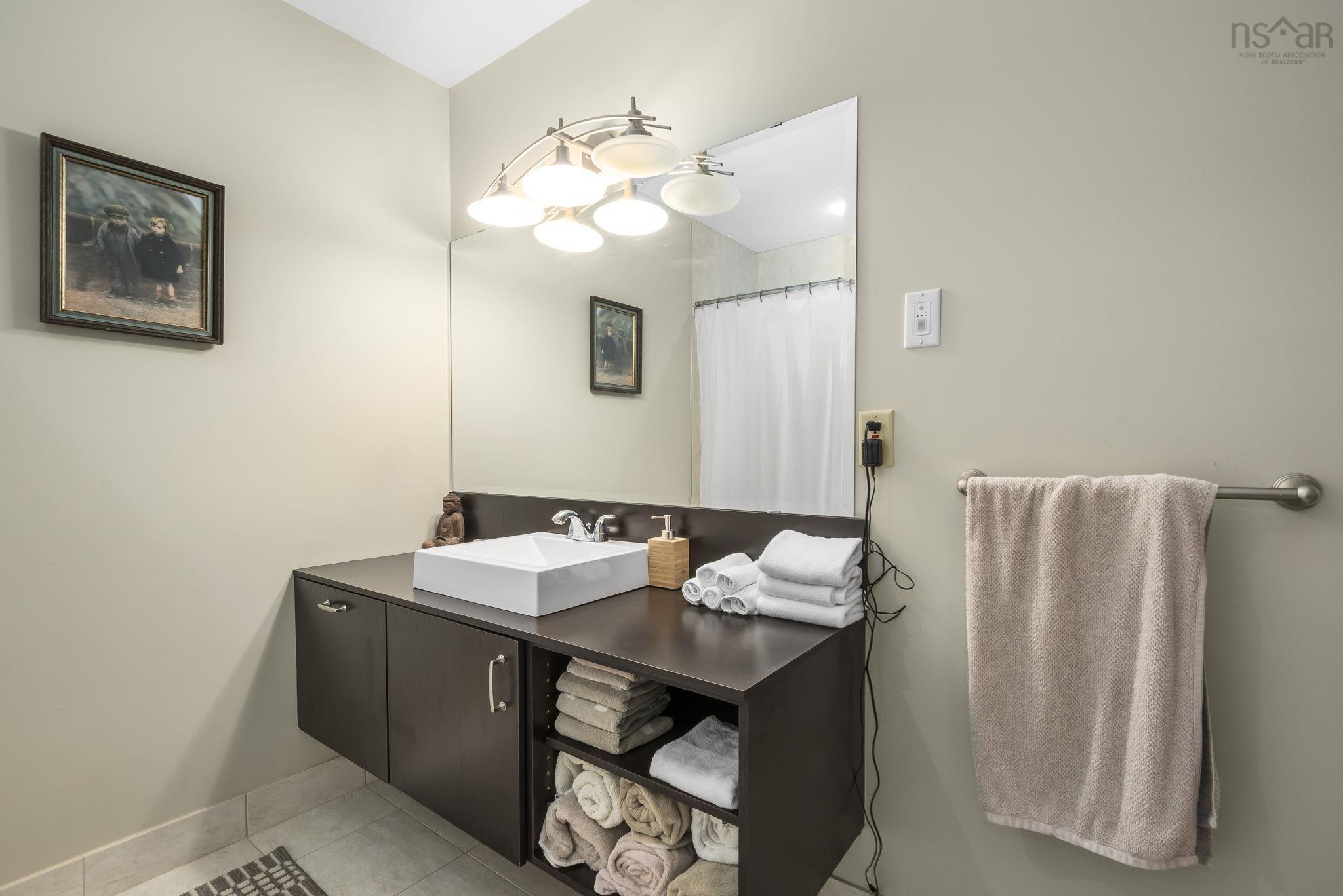 $1,250,000.00: 49 Fairway Grove, Dartmouth