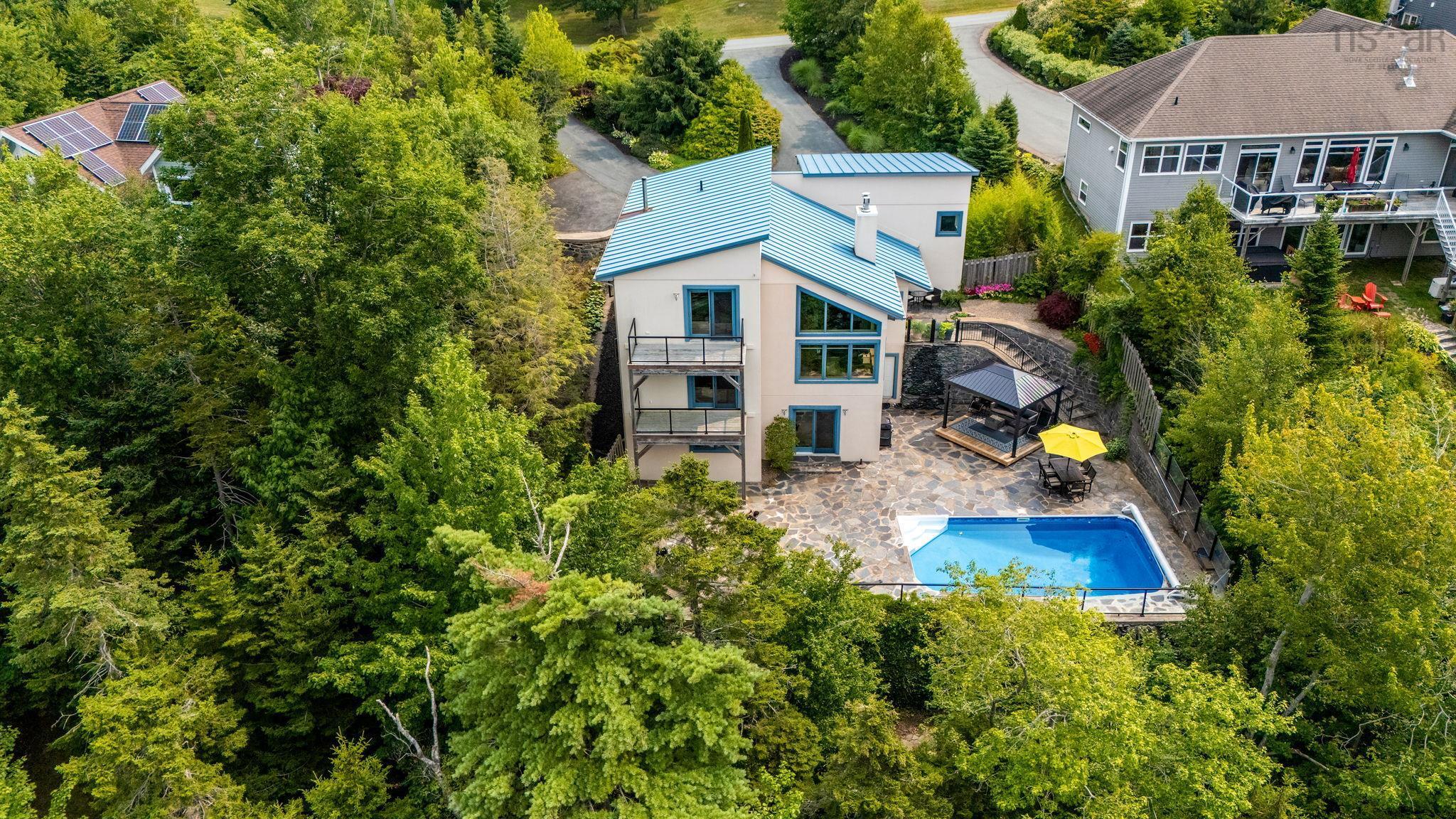 $1,250,000.00: 49 Fairway Grove, Dartmouth