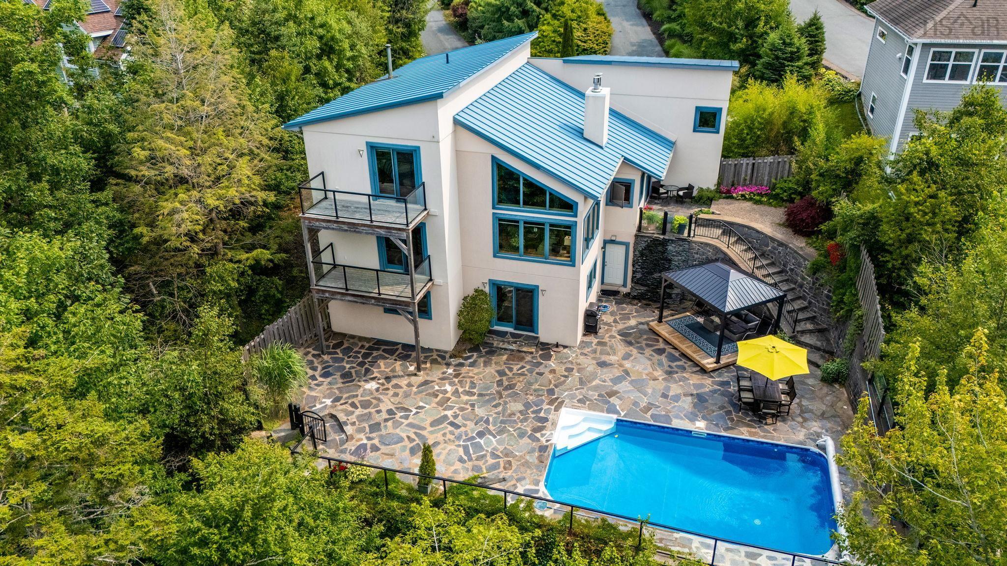 $1,250,000.00: 49 Fairway Grove, Dartmouth
