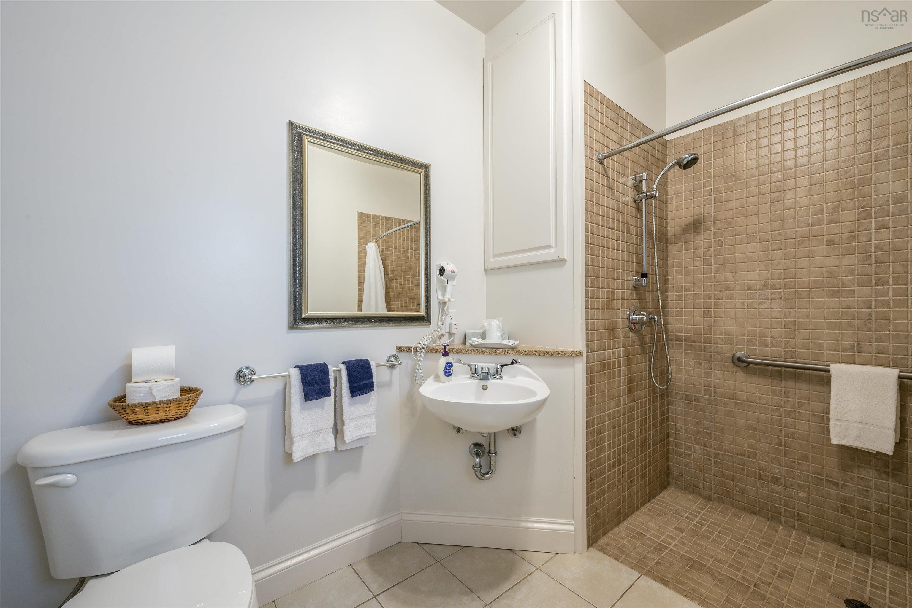 $3,699,000.00: 320 Cove Road, Economy