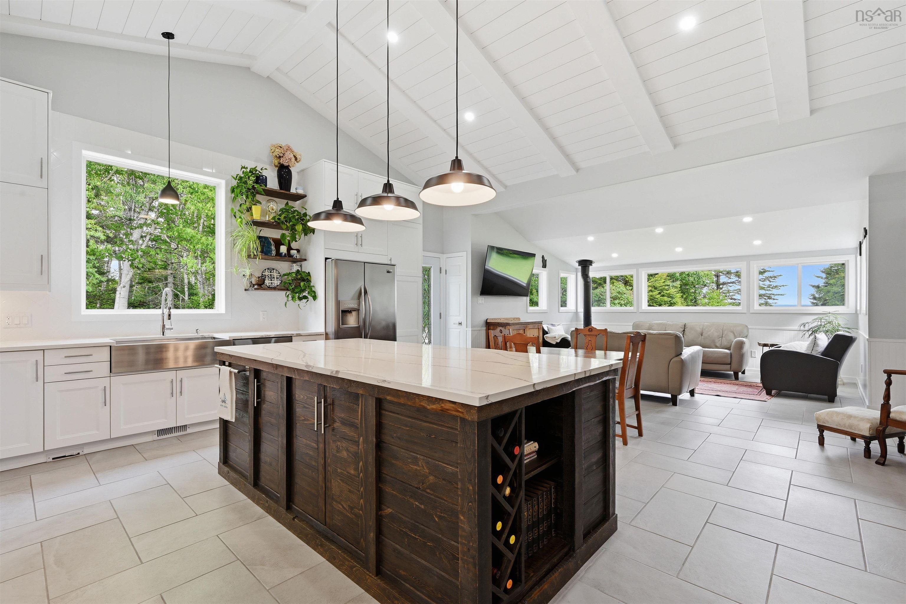 $3,699,000.00: 320 Cove Road, Economy