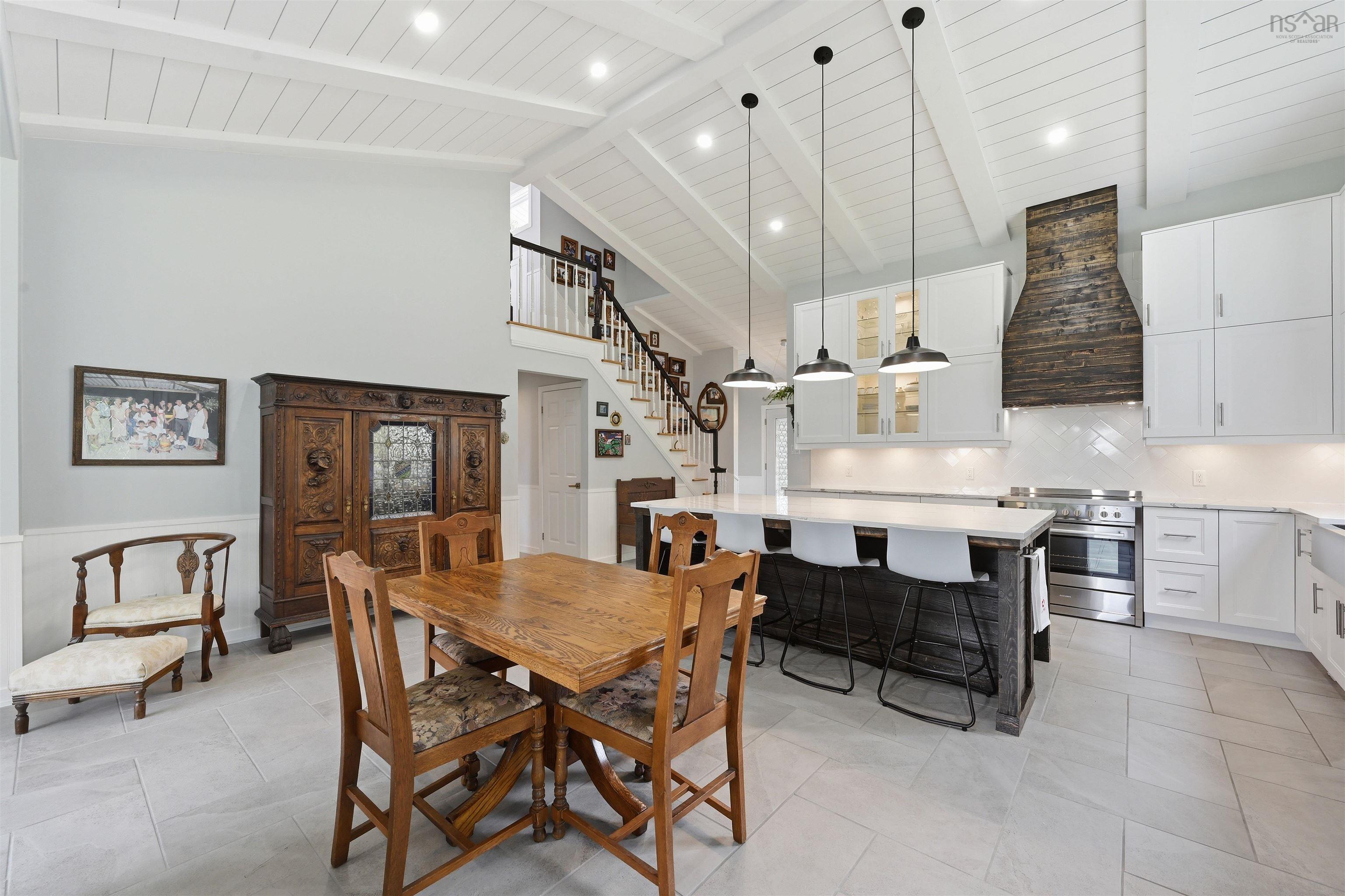 $3,699,000.00: 320 Cove Road, Economy